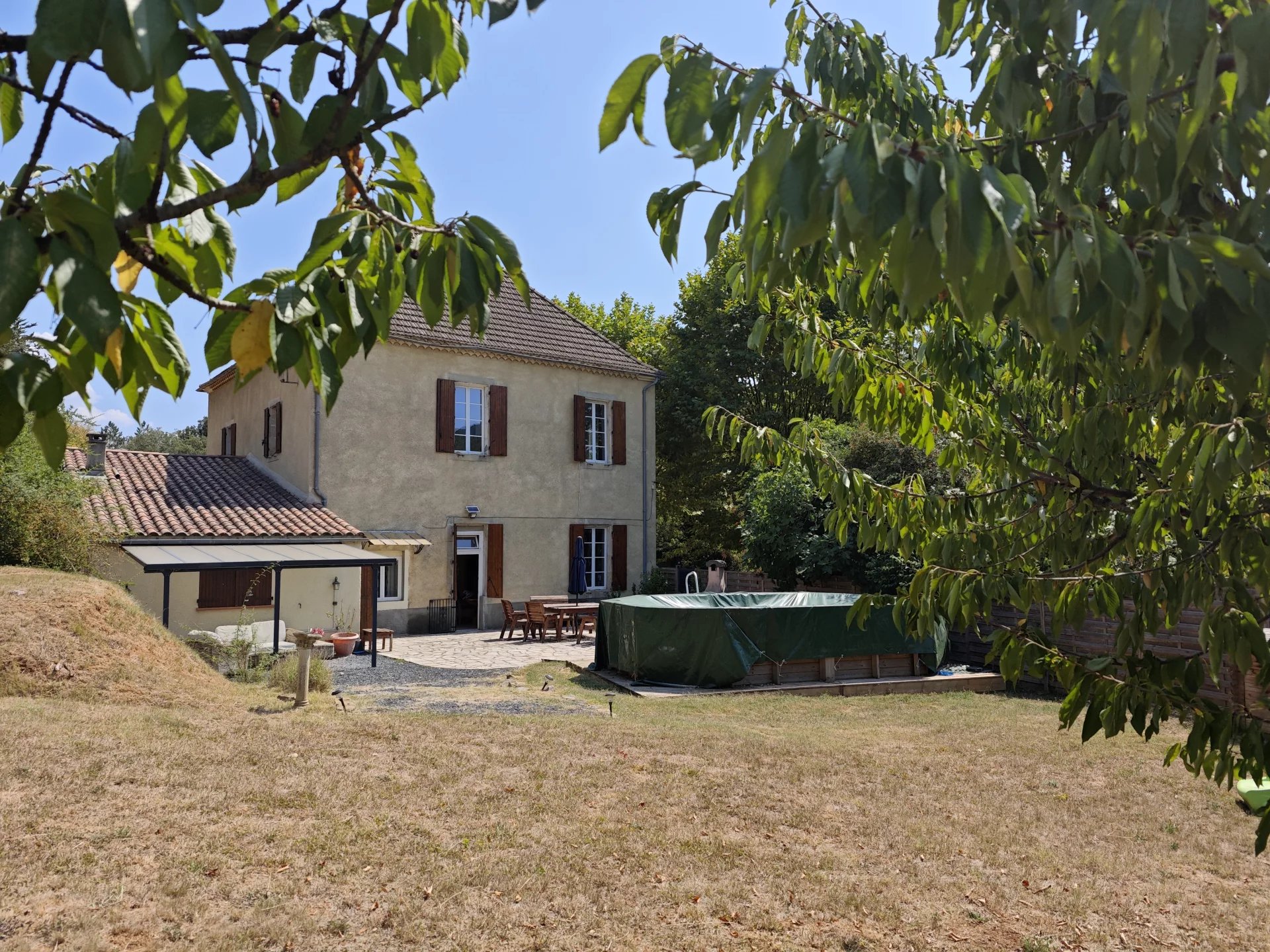 Maison de caractère sur un grand terrain