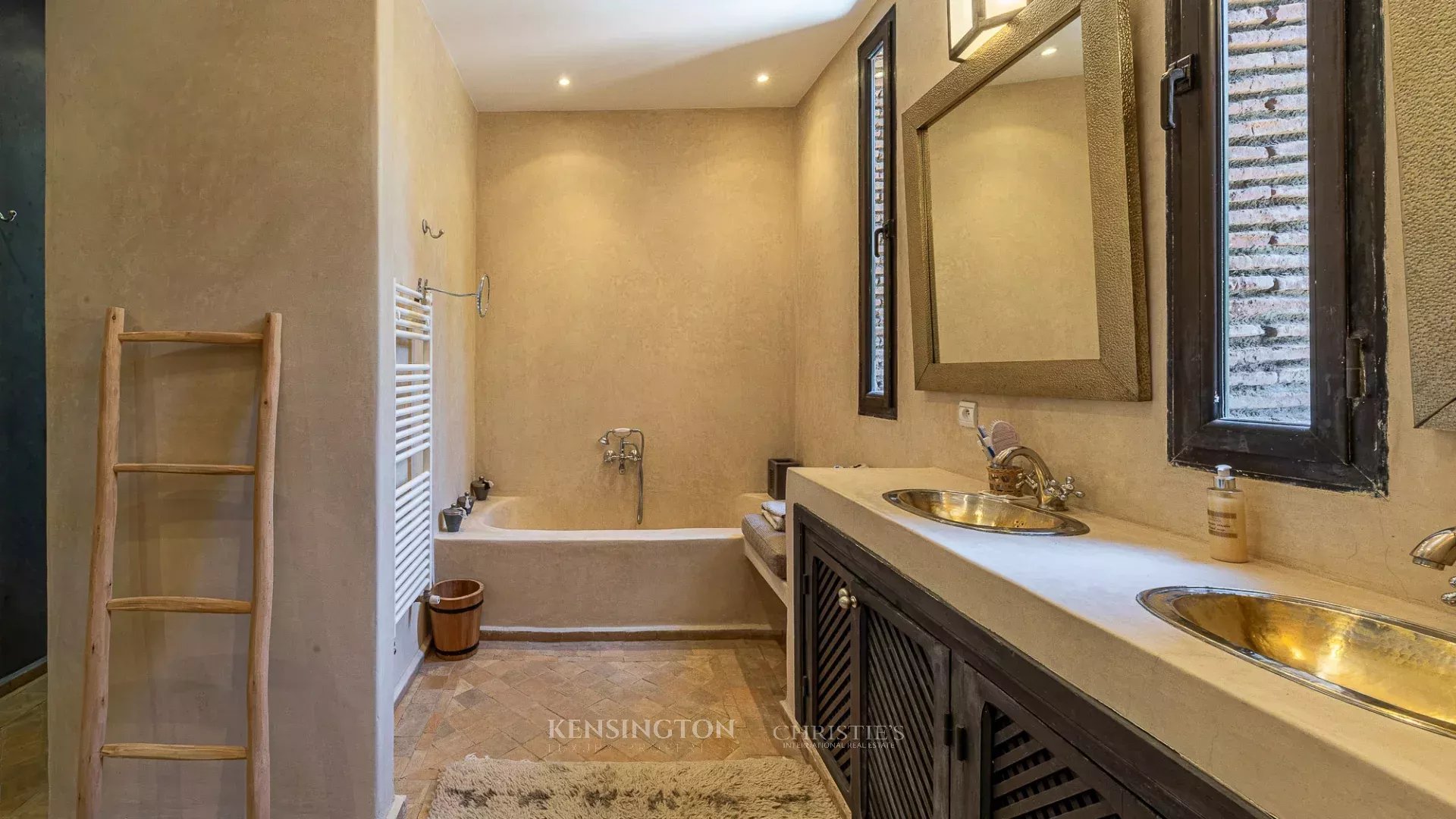 6 Bedroom Villa/Townhouse's Image 34