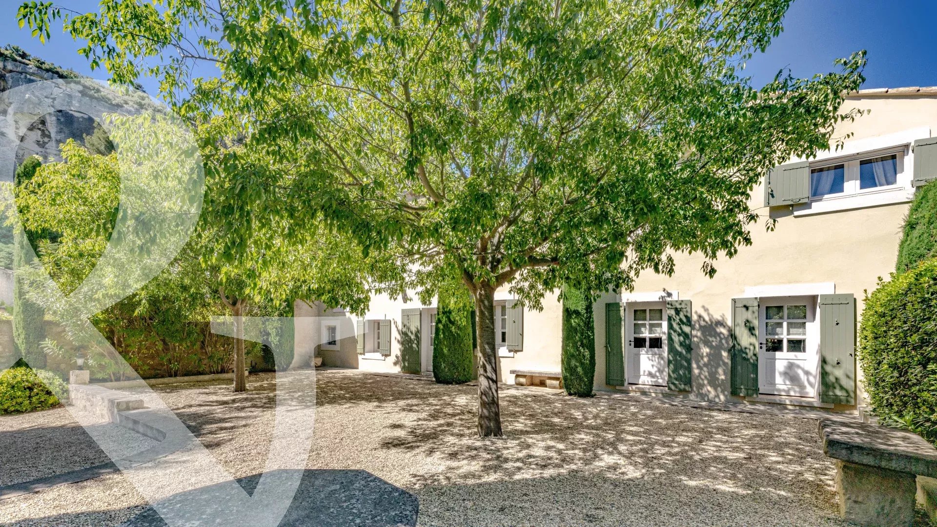 MAGNIFIQUE VUE SUR LES BAUX DE PROVENCE