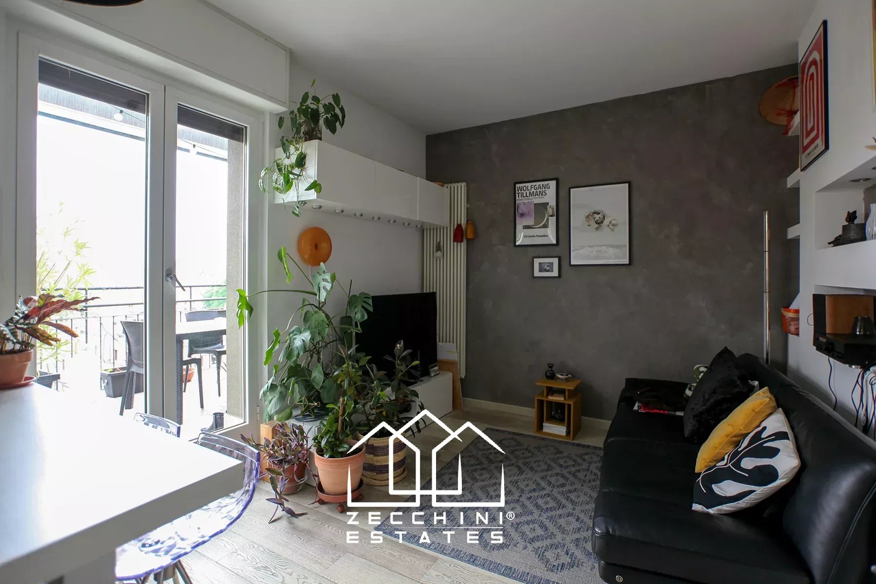 Pleasant one-bedroom with large terrace.