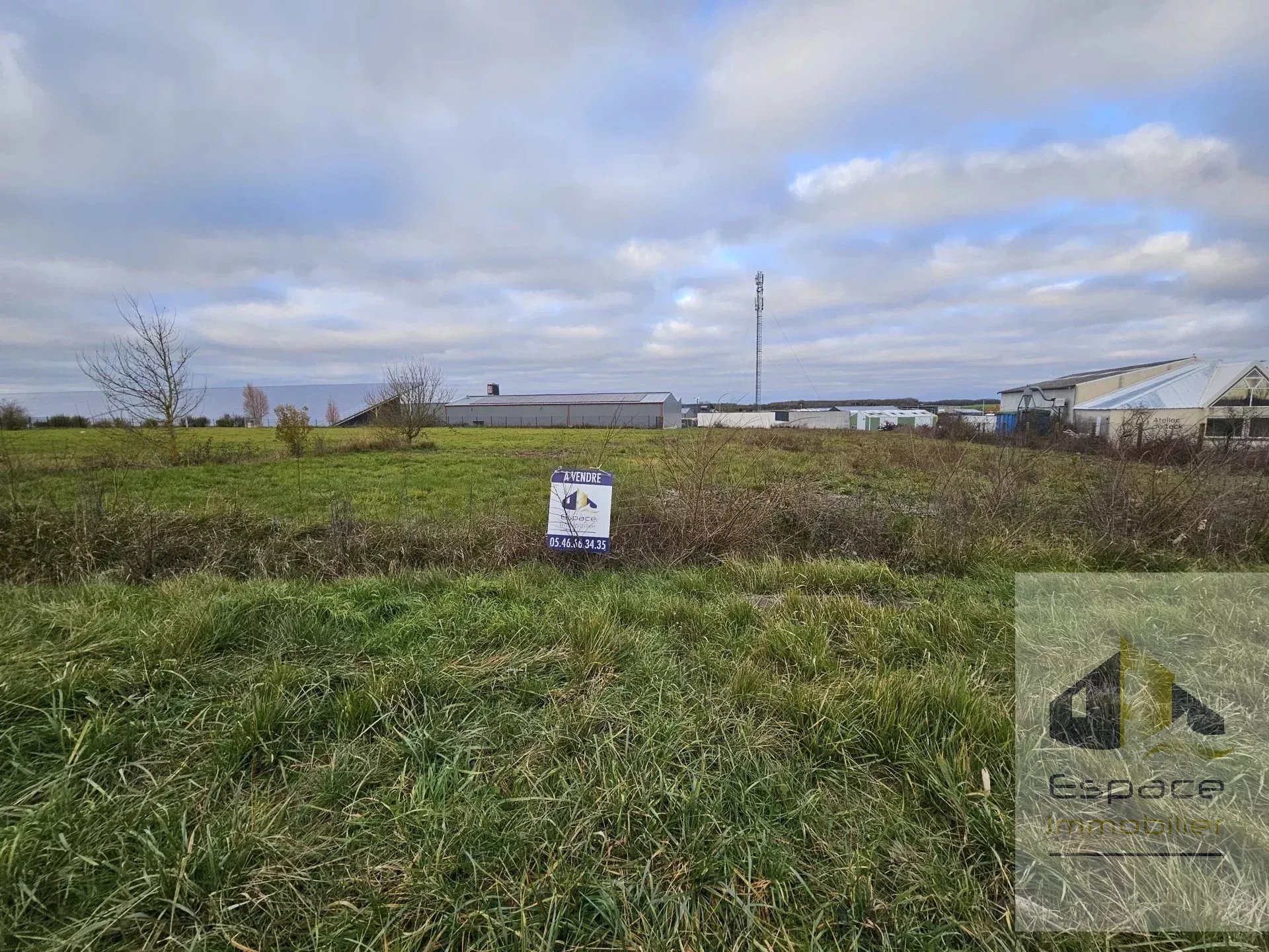 3916m², zone industrielle Surgères Ouest - Photo 3