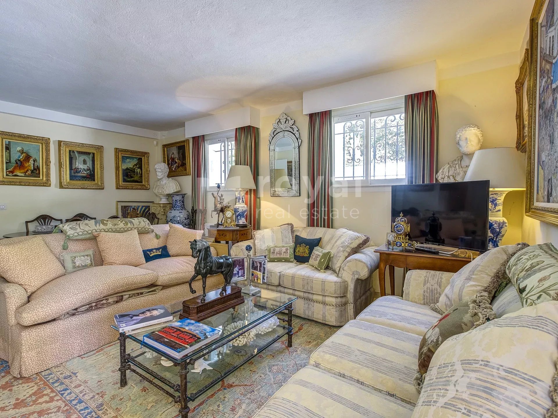 Villa avec une vue dégagée — photo 9