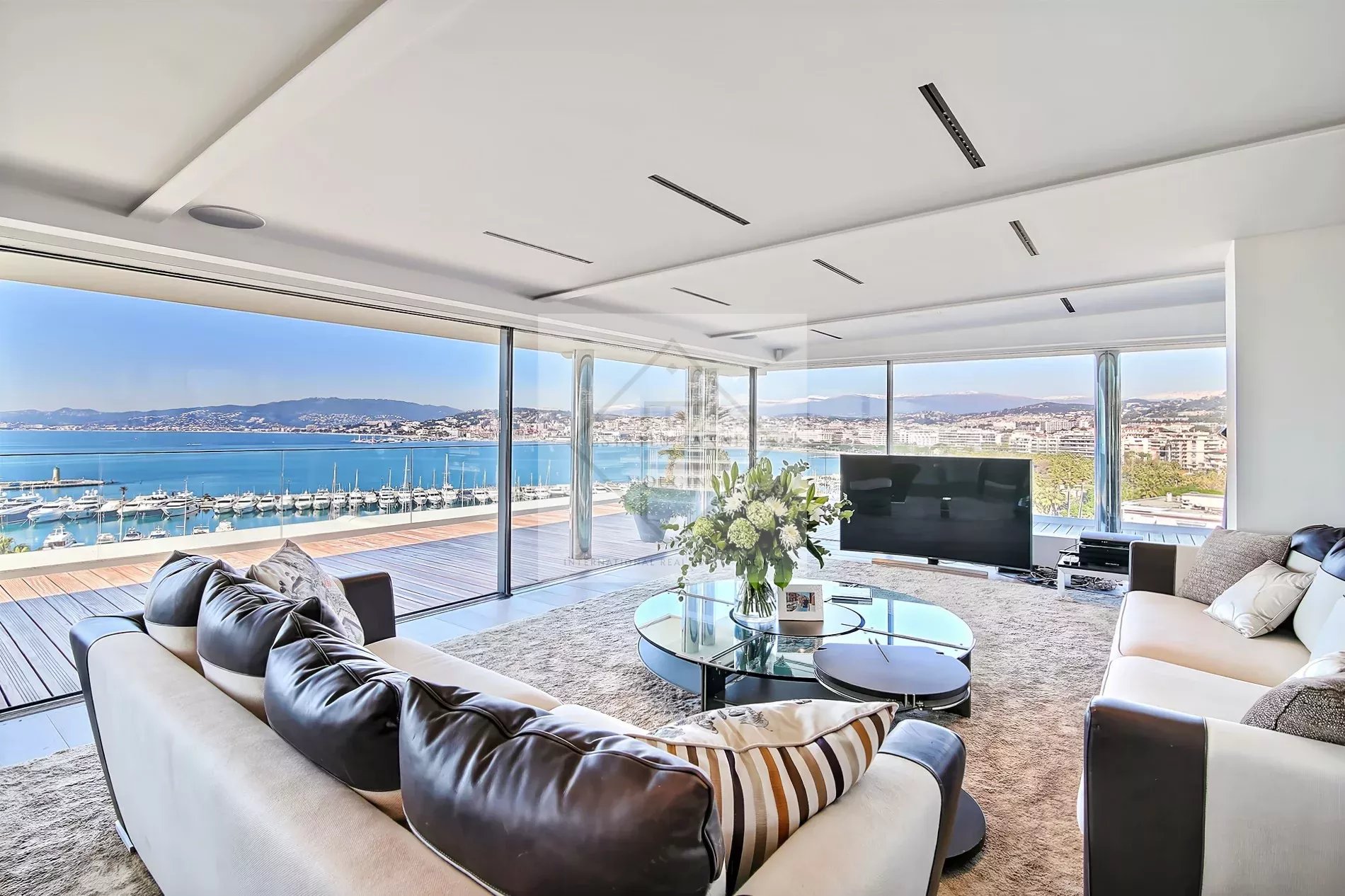 CANNES CROISETTE – PENTHOUSE D'EXCEPTION AVEC VUE MER PANORAMIQUE — photo 15