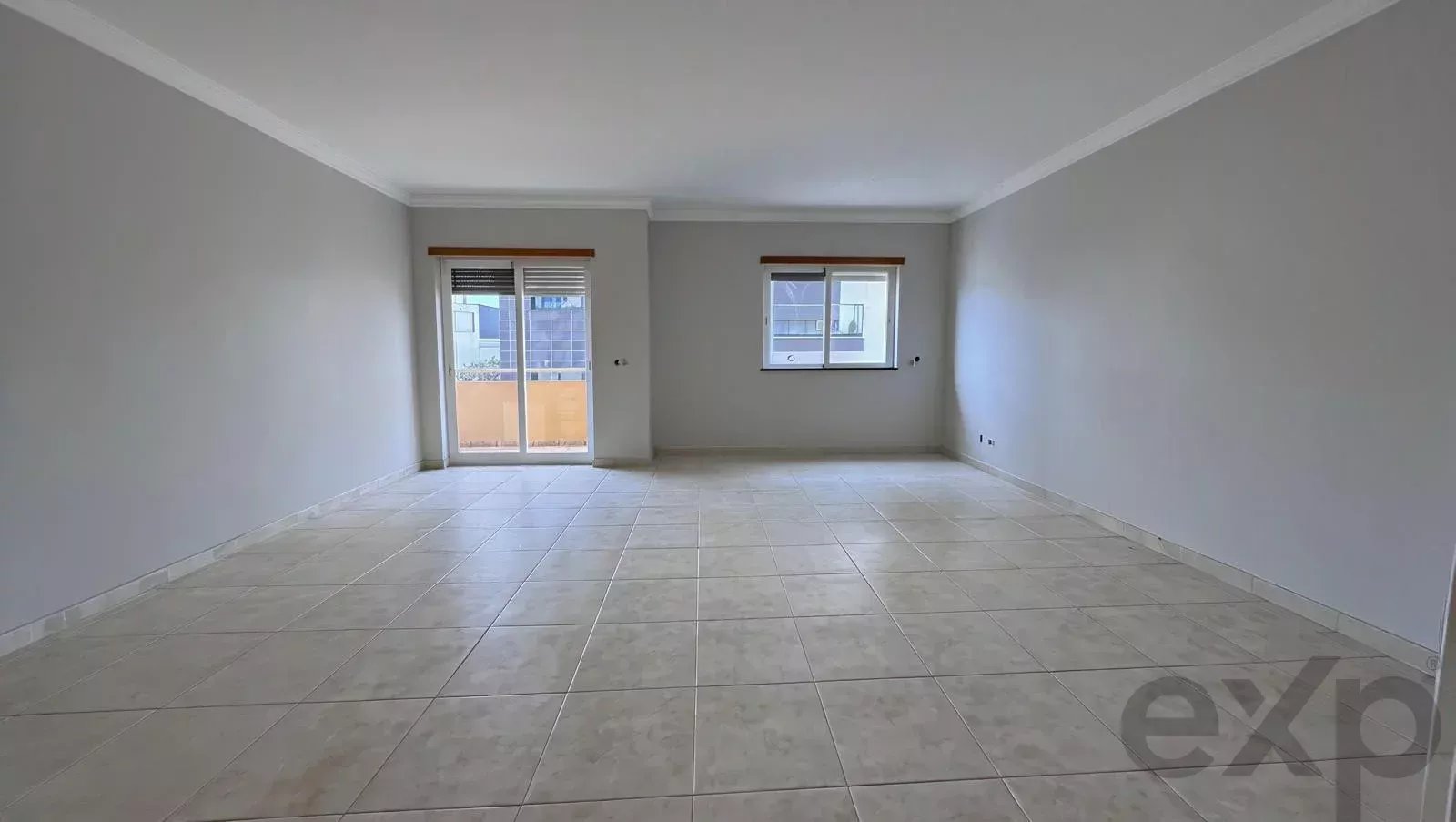 Spacious 3-Bedroom Apartment in Quelfes, Olhão 86993728 image 4