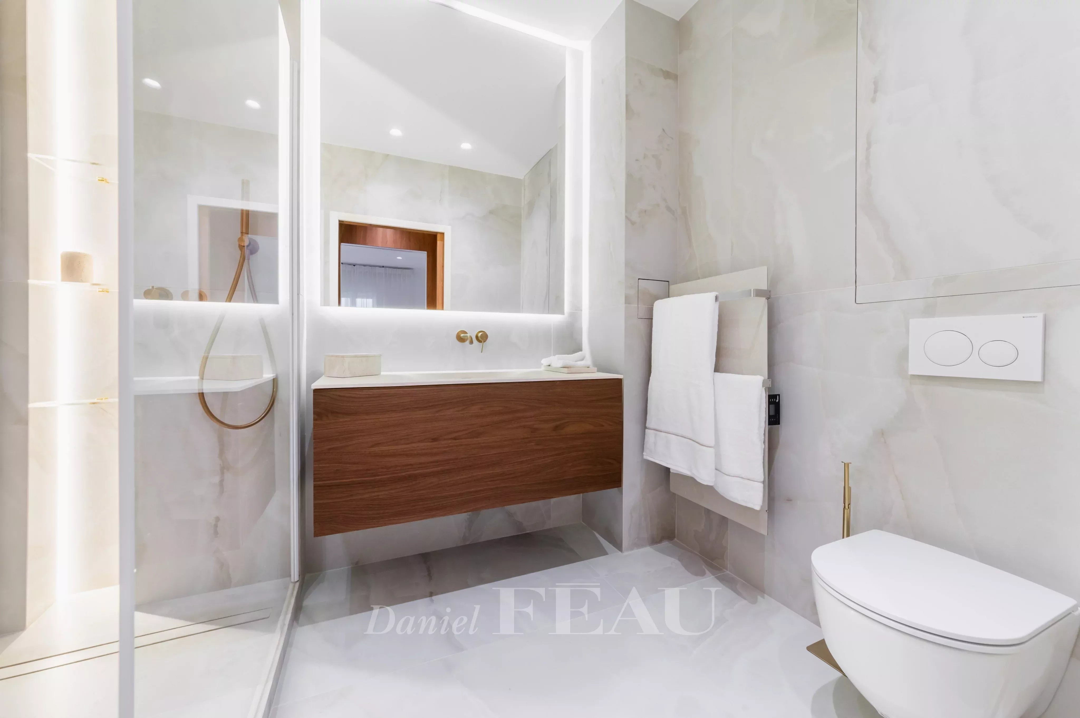 Sale Apartment Paris 3rd