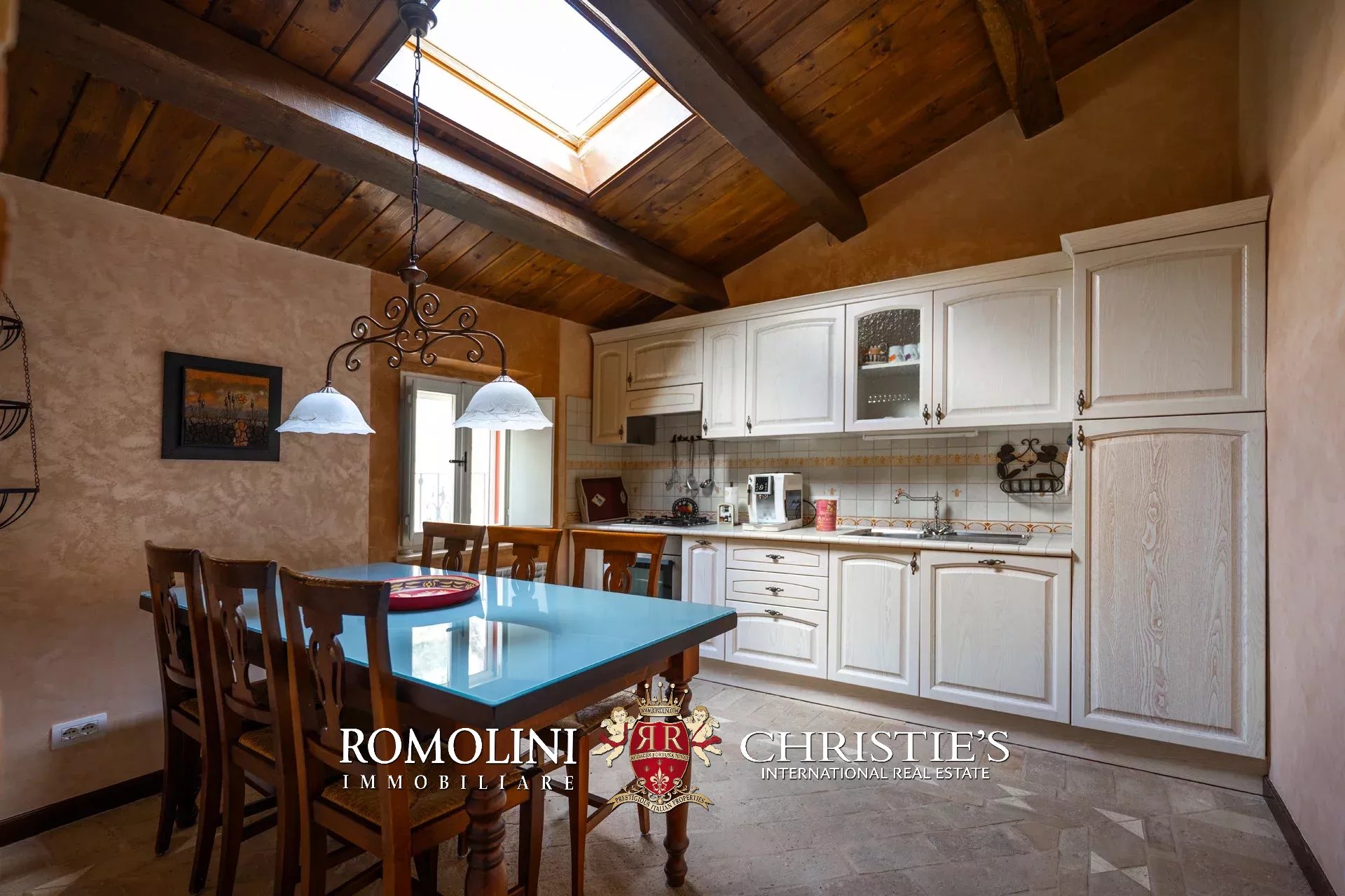 13 Bedroom Vineyard's Image 40