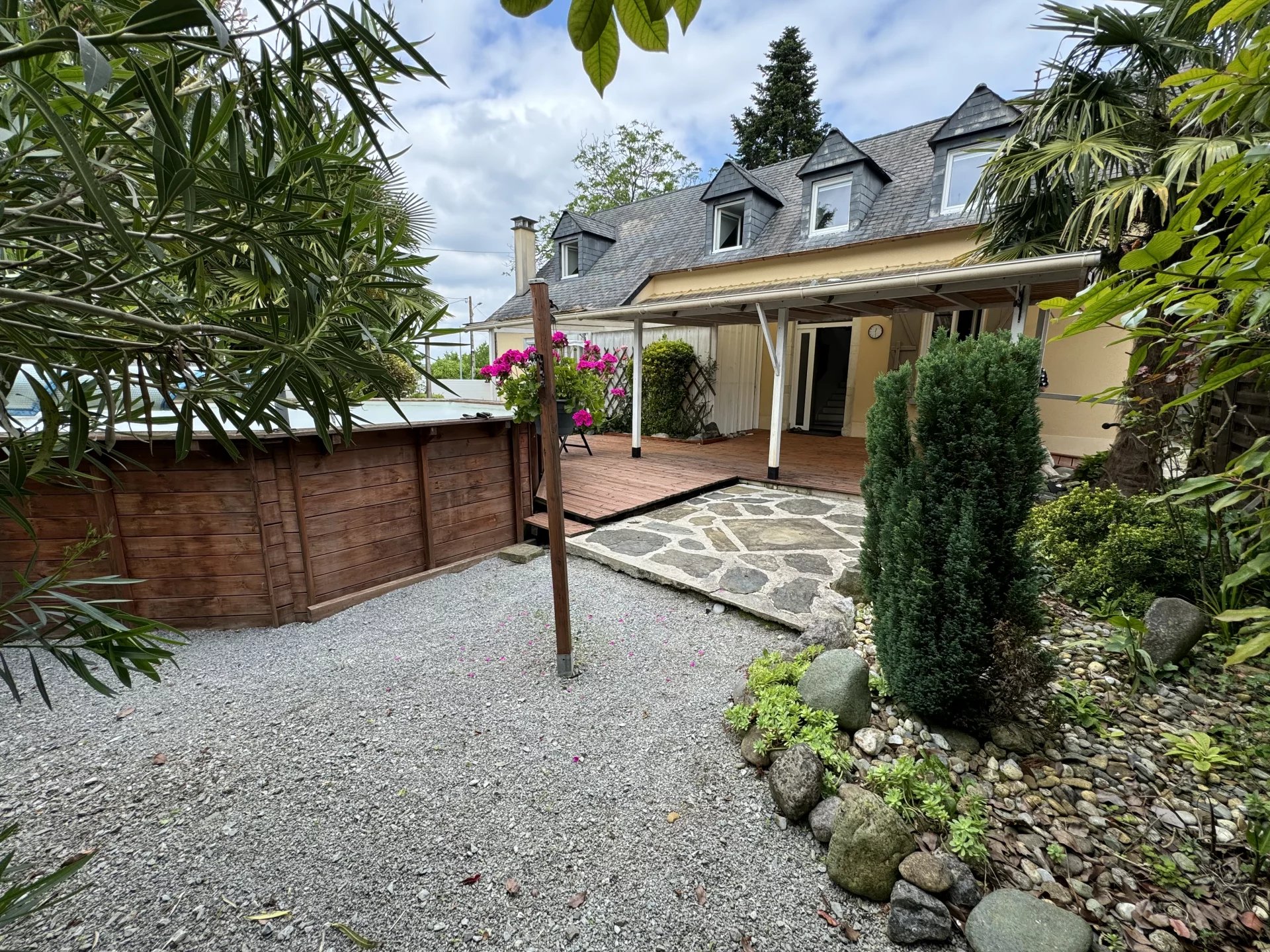 ASSON, A VENDRE, Maison 108,5 m² 4 chambres, vie de plain pied, terrasse 40 m² sur un terrain de 711 m²