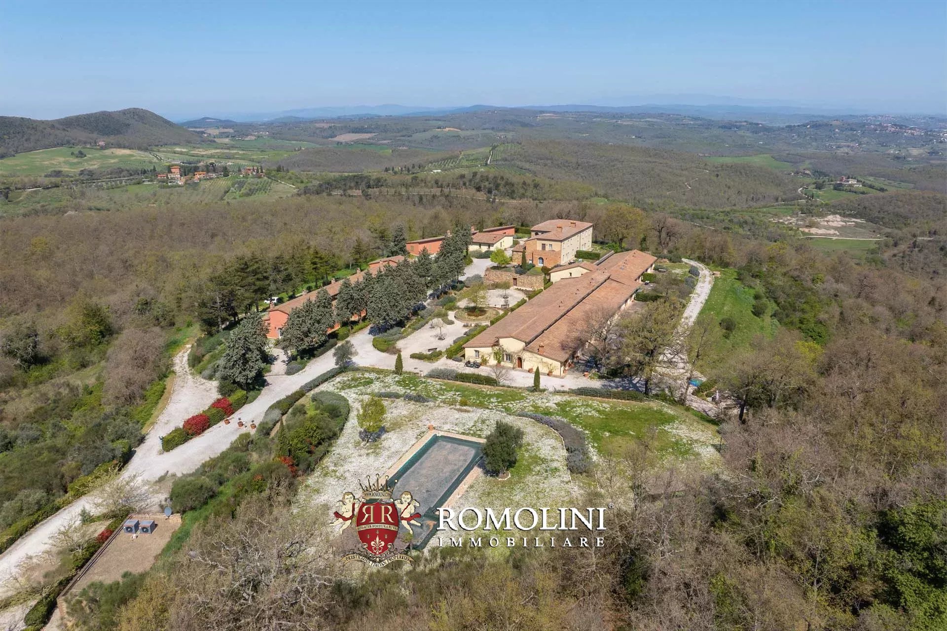 LUXUSANLAGE MIT 19 WOHNUNGEN IN DER TOSKANA, VAL D'ORCIA
