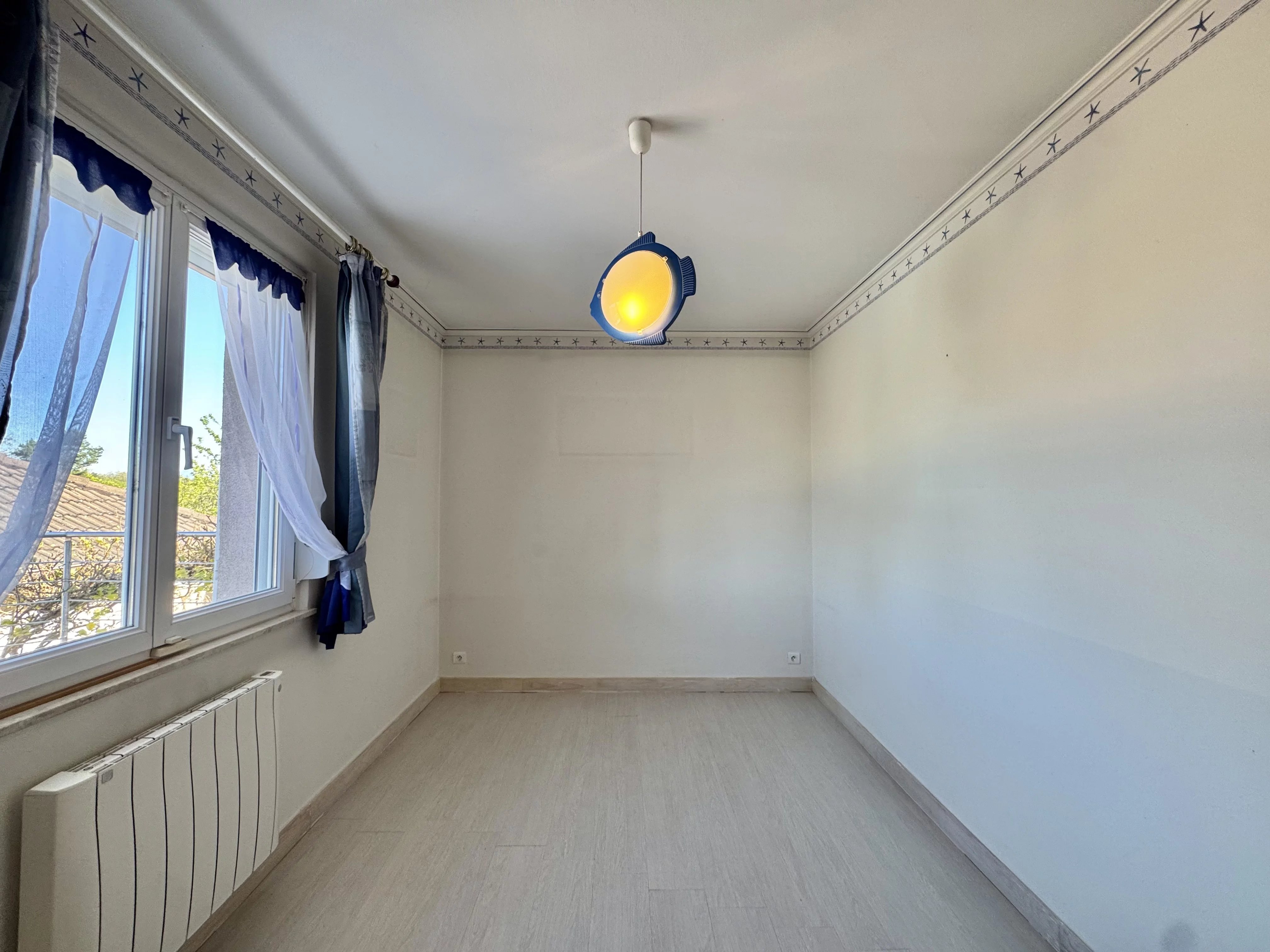 MONTREUX-JEUNE - Maison plain pied avec étang et piscine — photo 12