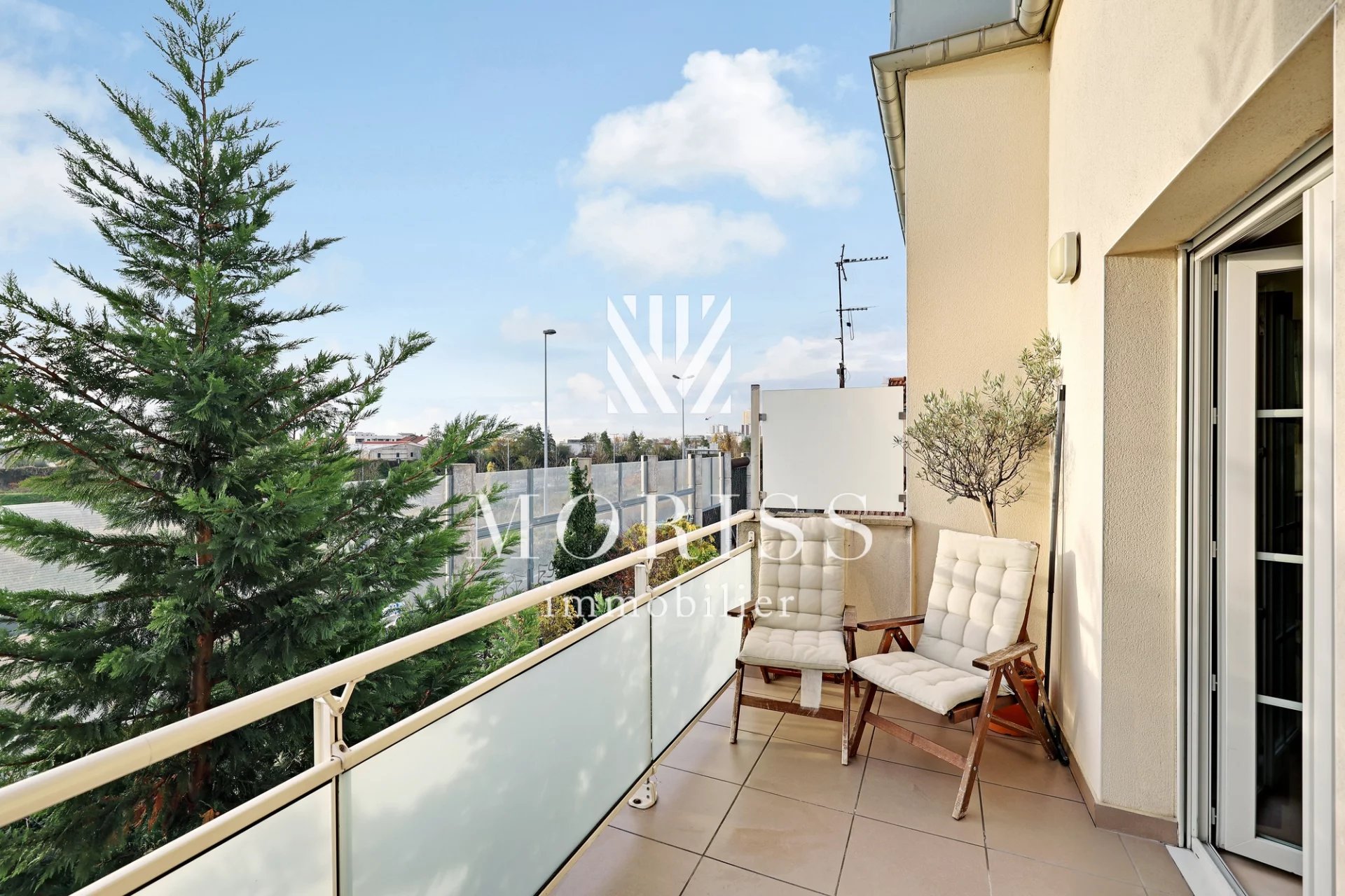 APPARTEMENT - 3 pièces 79m2 - Terrasse Romainville - Image Array