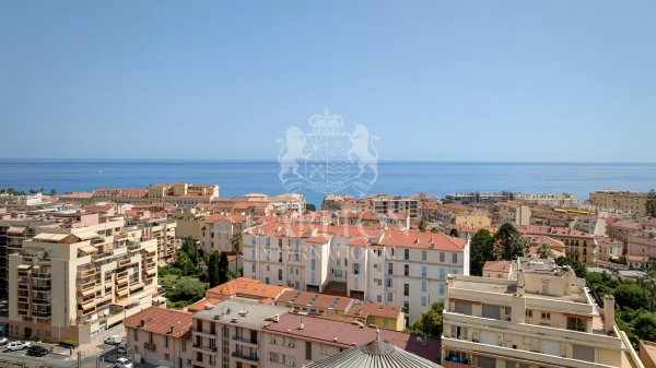 Villa with sea view and easy access to downtown – Investment opportunity