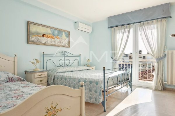 4-BEDROOM APARTMENT - CANNES, NEAR THE OLD PORT - SEA VIEW — photo 2