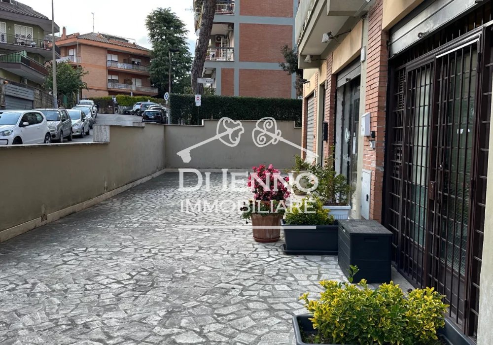 Vendita Negozio Roma Grotta Rossa
