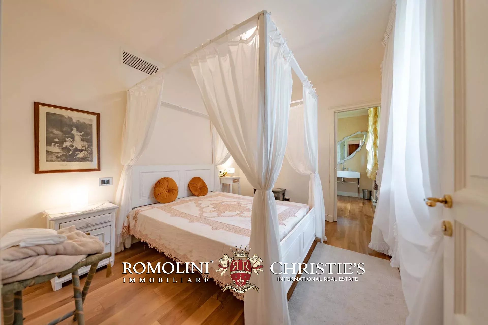 10 Bedroom Villa/Townhouse's Image 39