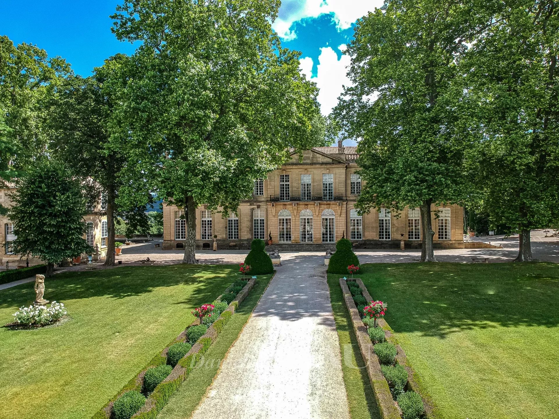 Luberon - Château de Sauvan, "Le Petit Trianon de Provence"