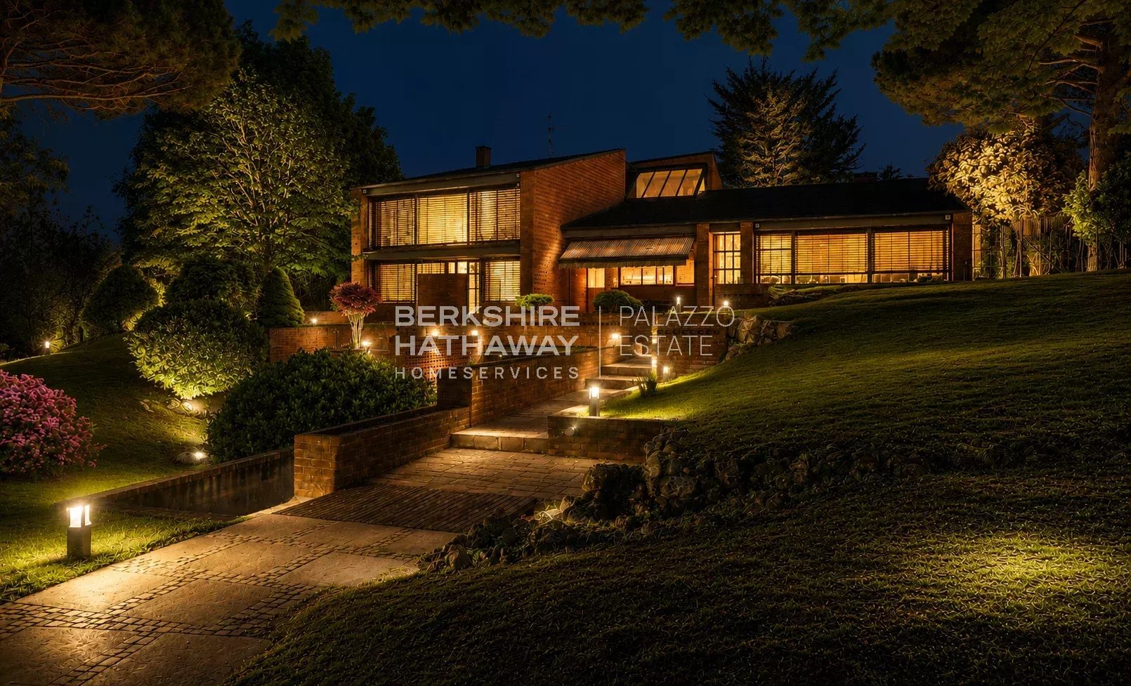 Lake Como's area - modern villa with pool and garden