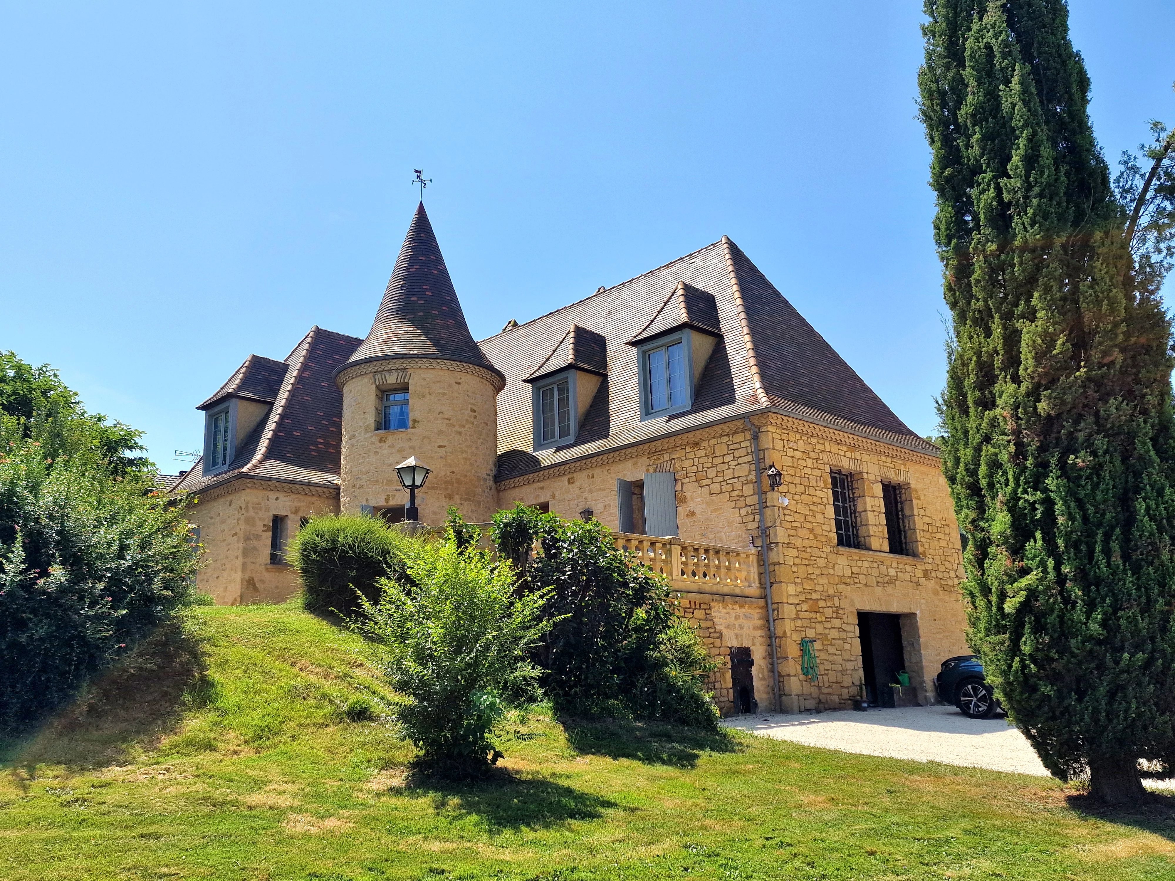 Élégante maison individuelle avec jardin privé, piscine et charme périgourdin