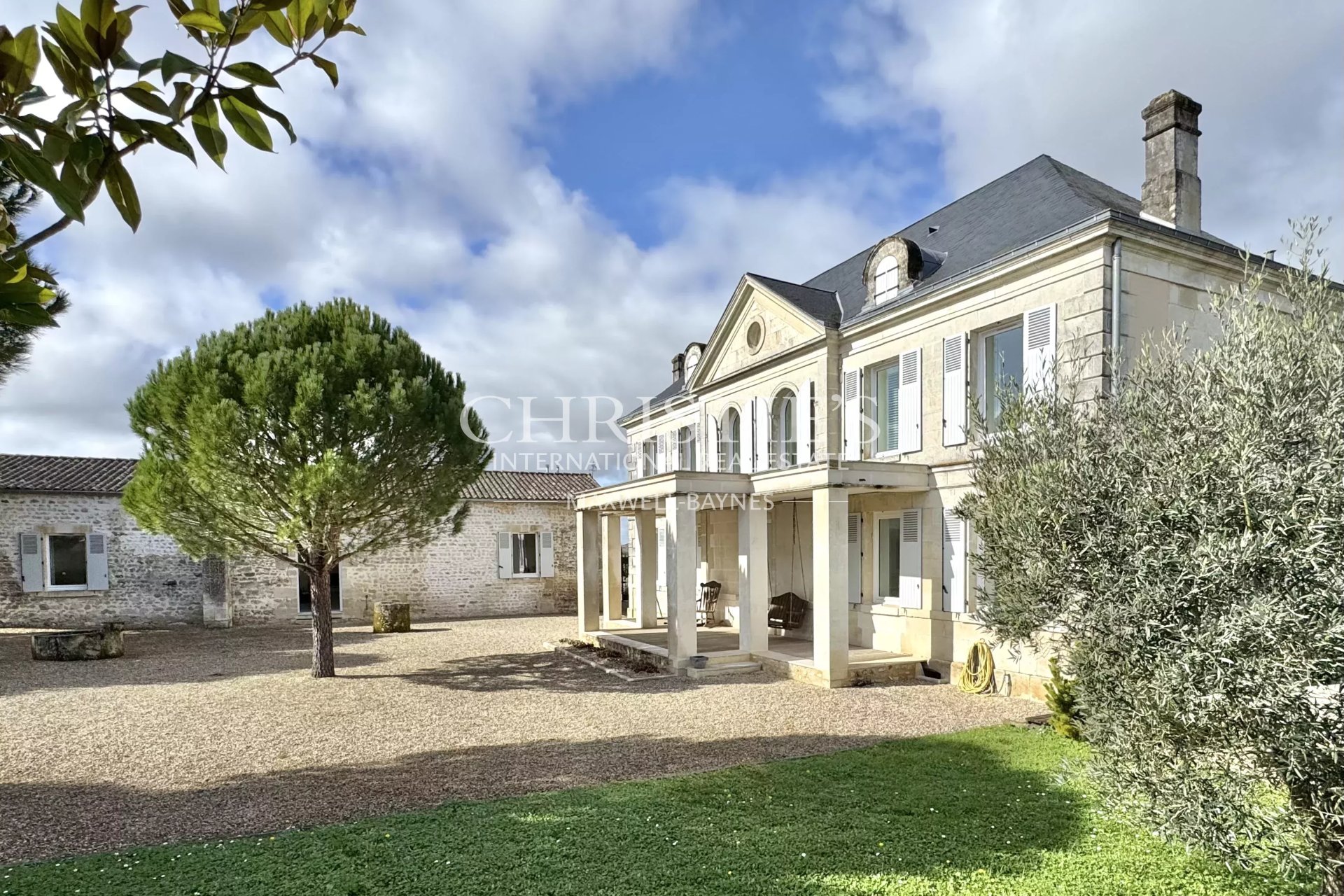 6 Bedroom Villa/Townhouse's Image 35