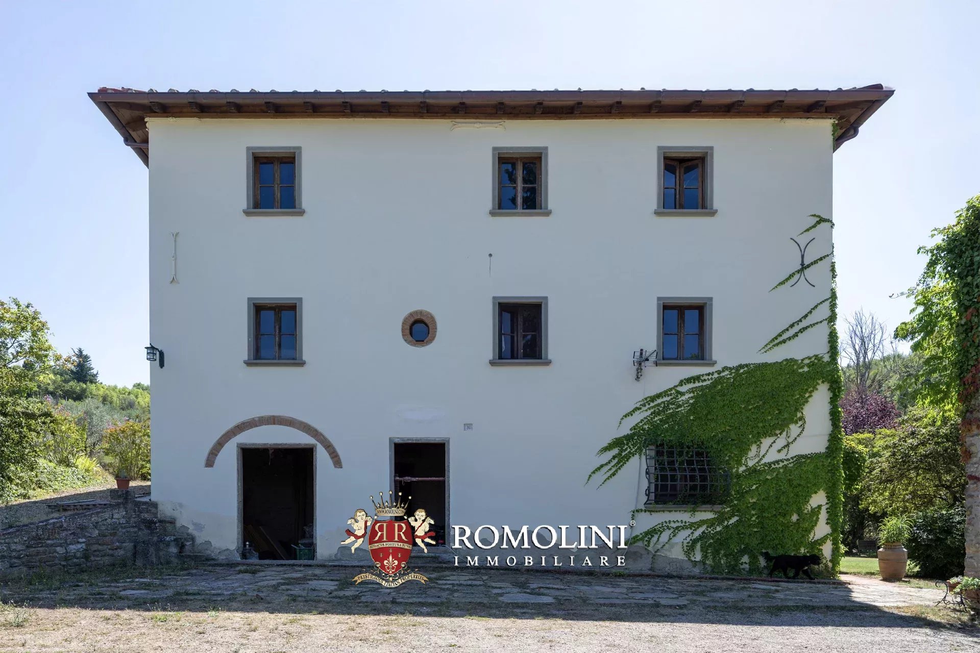 8 Bedroom Villa/Townhouse's Image 7