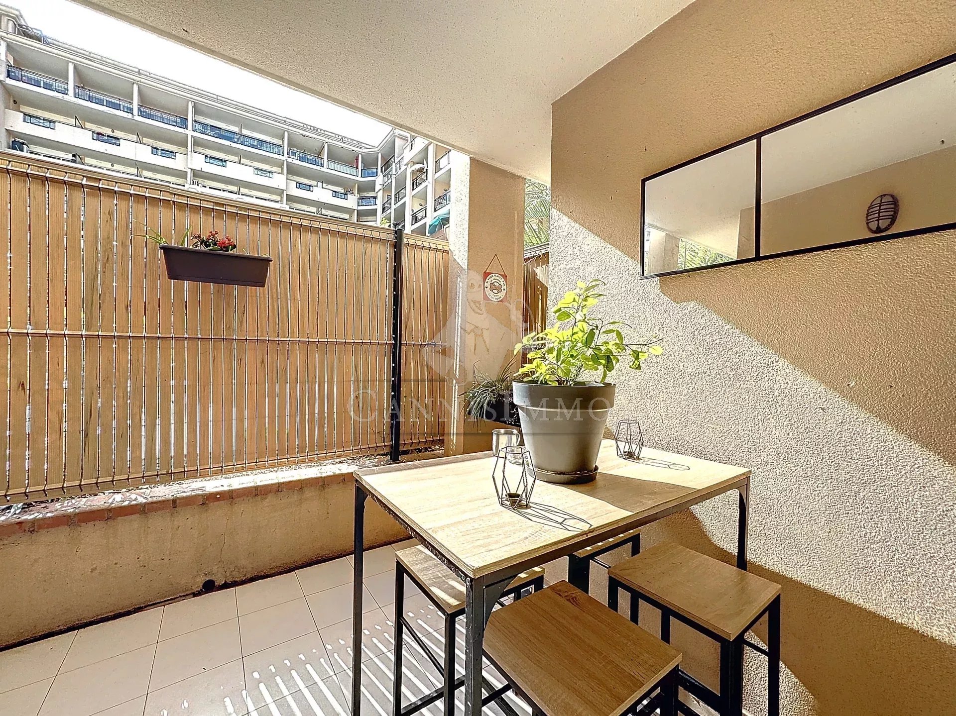 APPARTEMENT 2P CANNES PISCINE