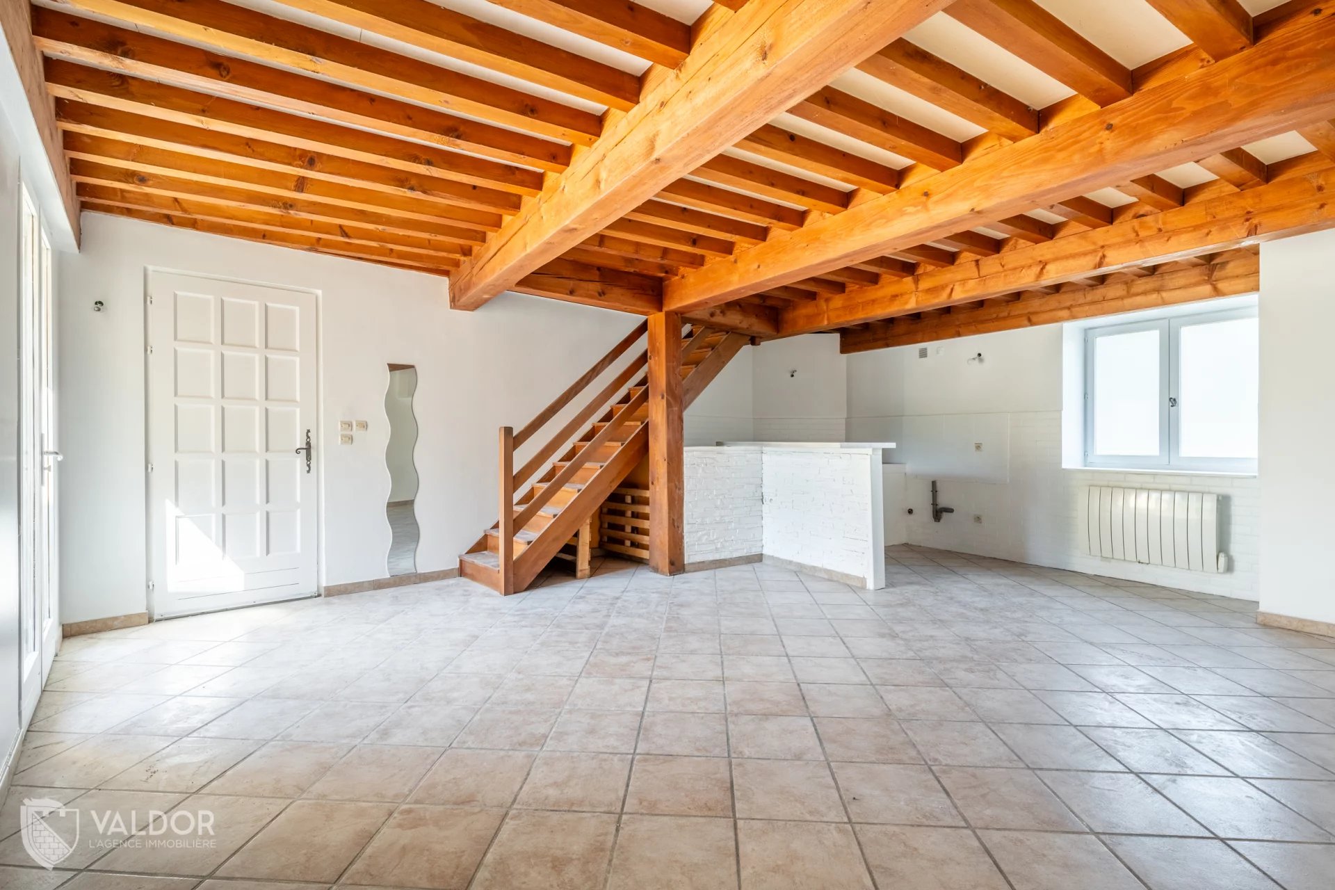 MAISON DE VILLAGE - REYRIEUX - AVEC EXTERIEUR