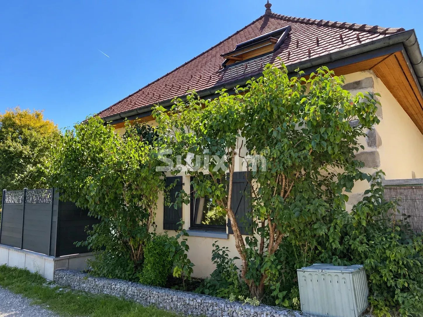 Maison en pierre rénovée, belle vue, grande terrasse et multiples possibilités - Groisy