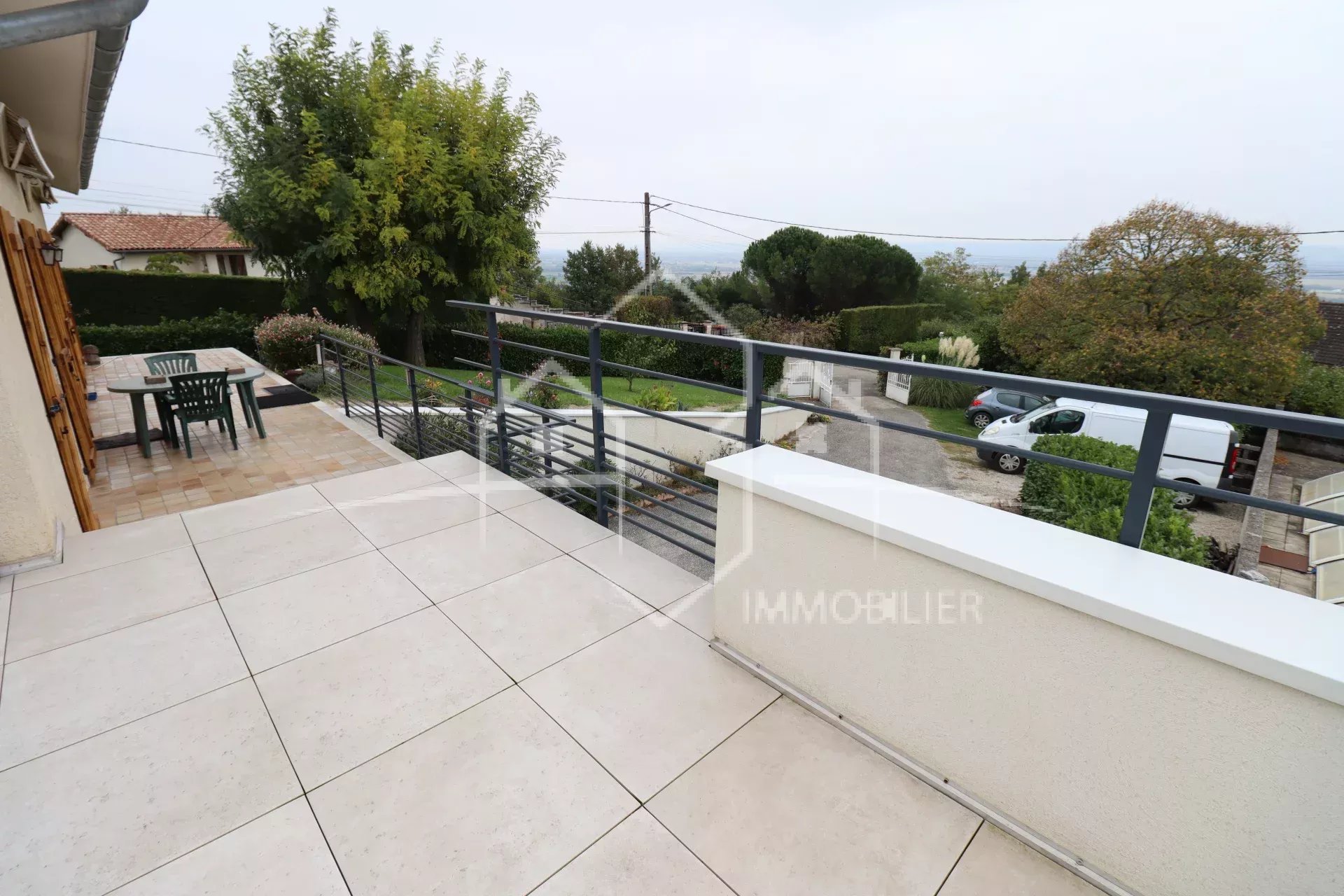 MAISON T4 AVEC VUE, SOUS-SOL ET PISCINE