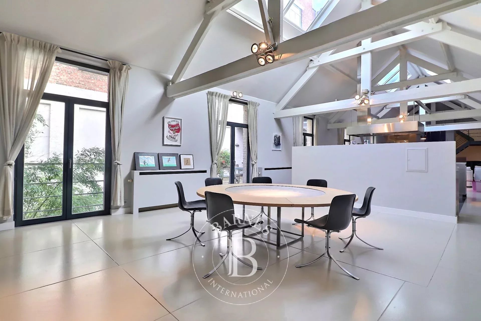 Châtelain - Town house of +/- 450m2 with 6bed + swimming pool