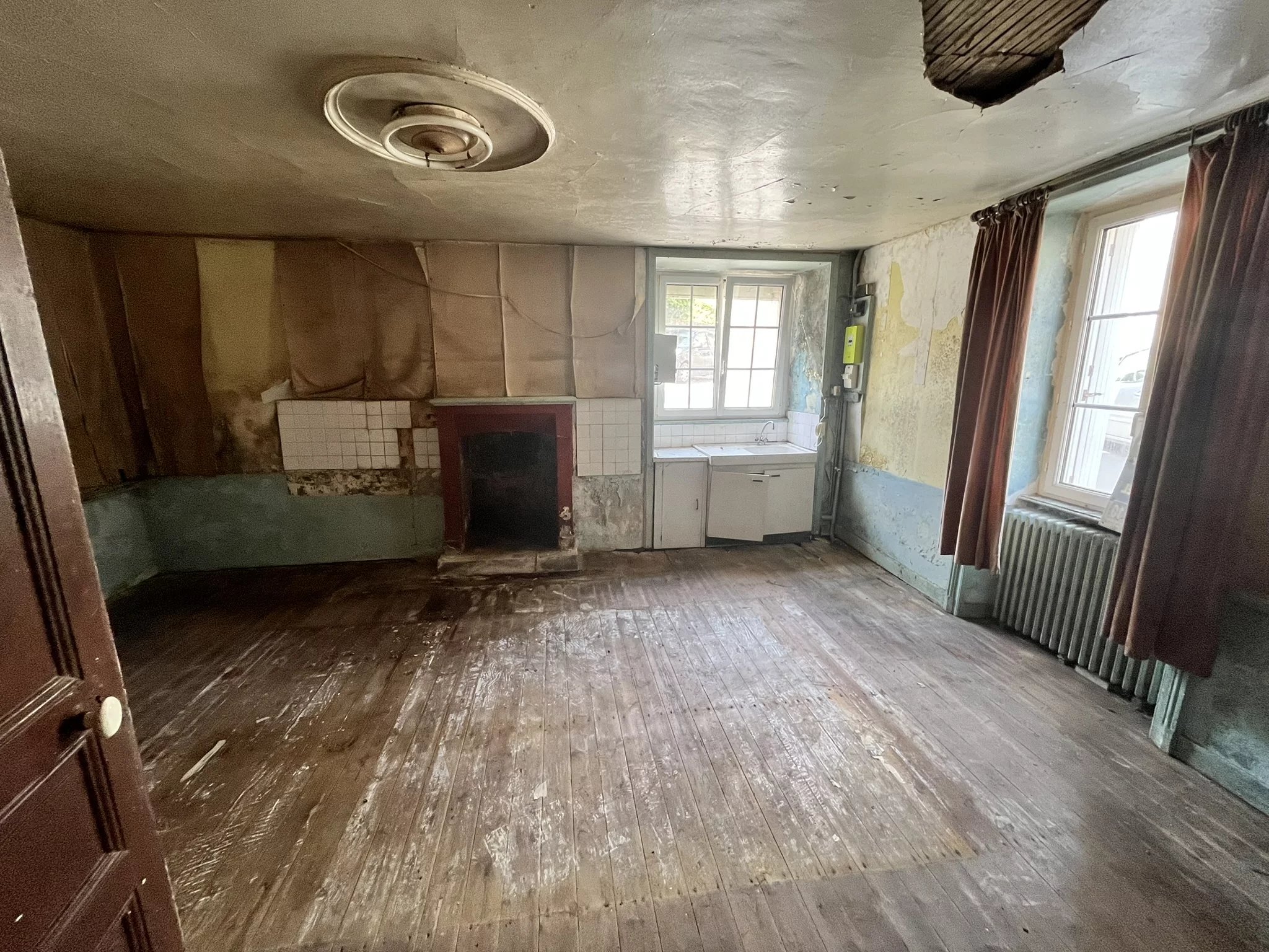 Studio à rénover – Fort potentiel – Centre de Plouër-sur-Rance