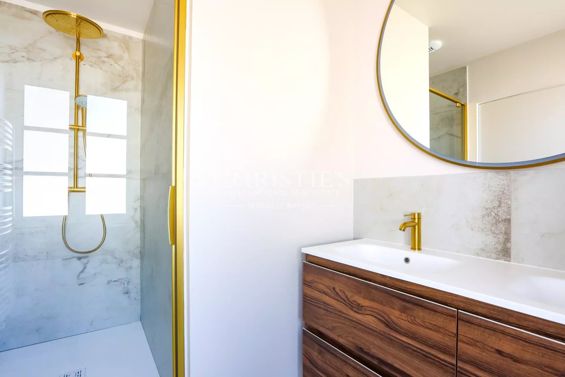 5 Bedroom Villa/Townhouse's Image 7