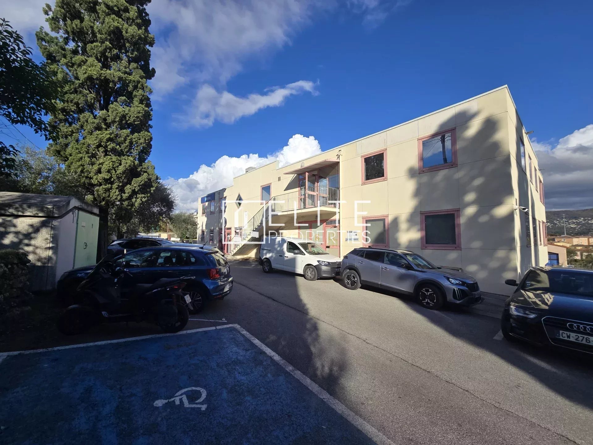LOCAL COMMERCIAL DE 125 m² AU 1er ÉTAGE – GRASSE - Photo 4
