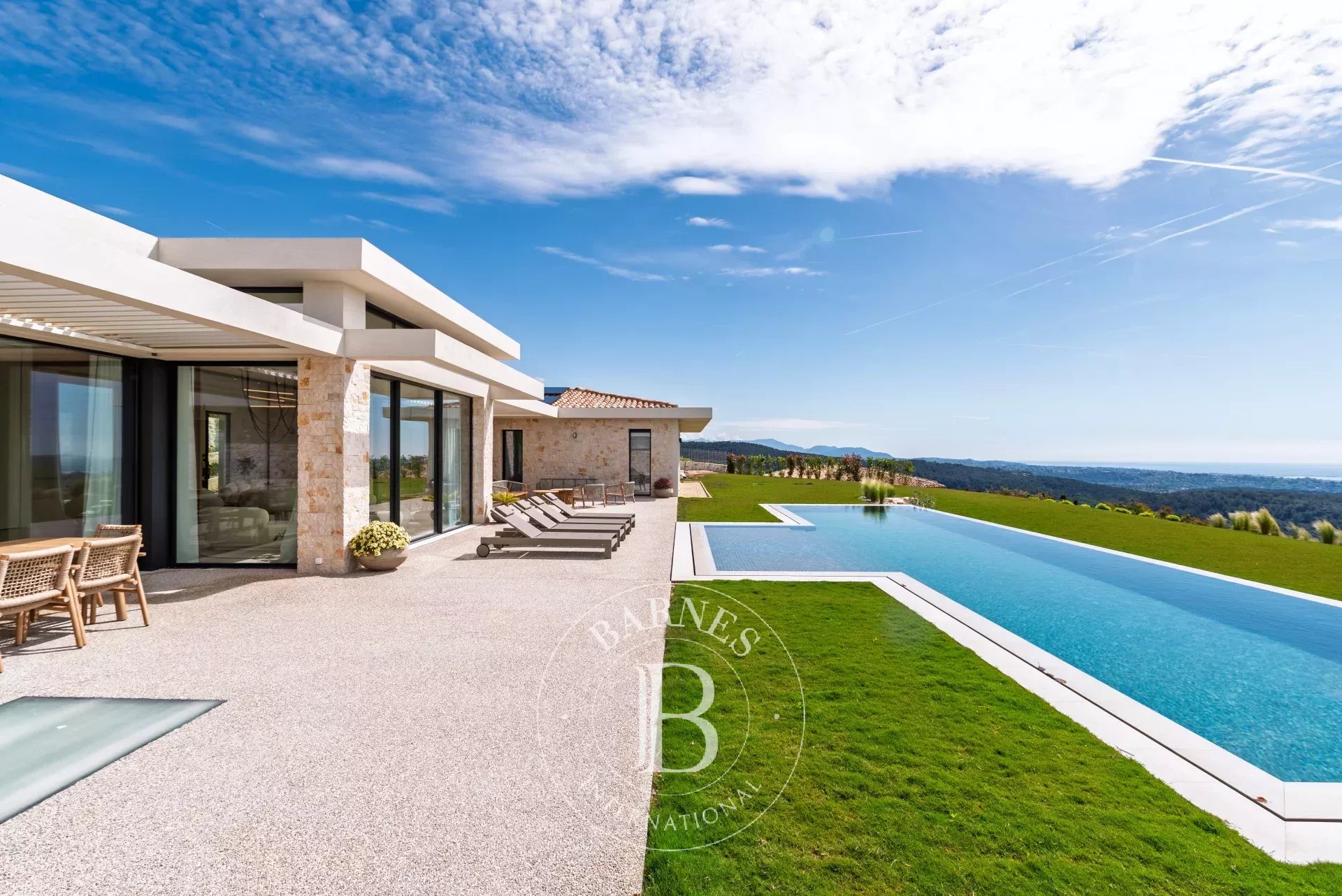 Roquefort-les-Pins - Highly sought-after residential area - New villa with breathtaking sea views - picture 6 title=