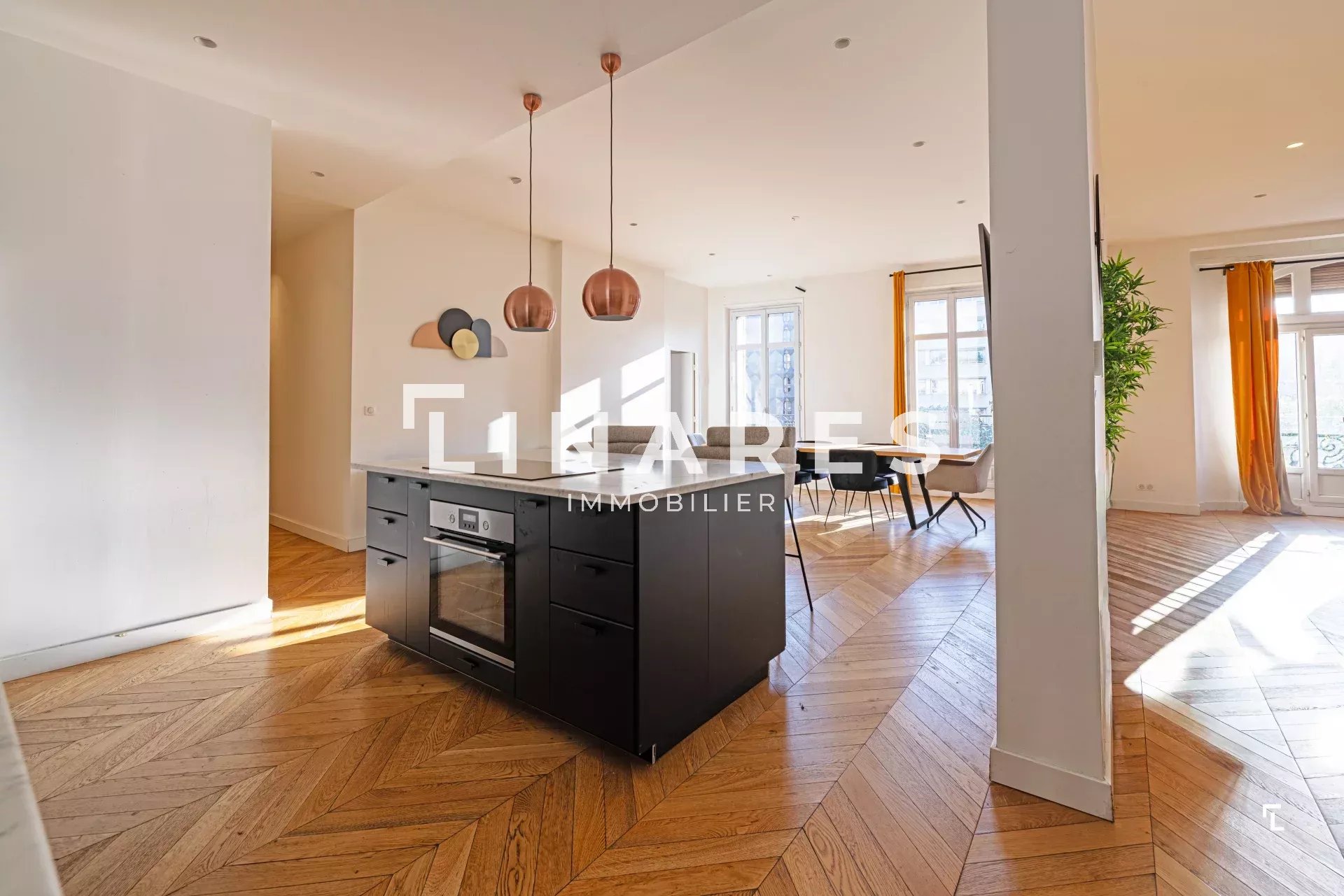 LE NERO - Appartement T4/5 de 200m2 - Dépendance de  23m2 - Box - 13008