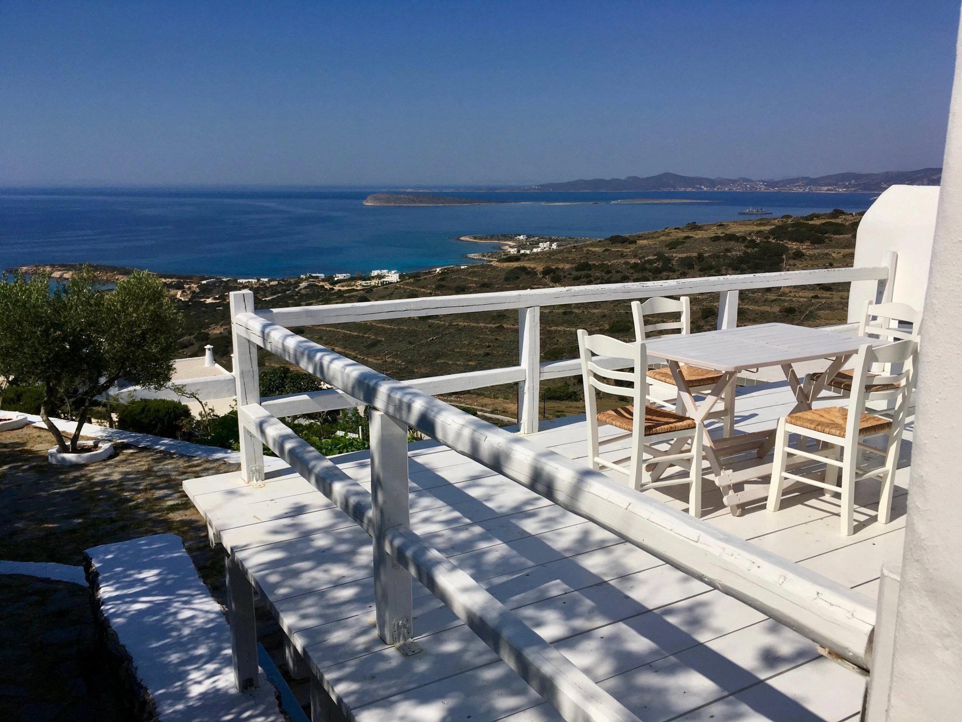 Agence immobilière de PARIS - LONDON - PAROS