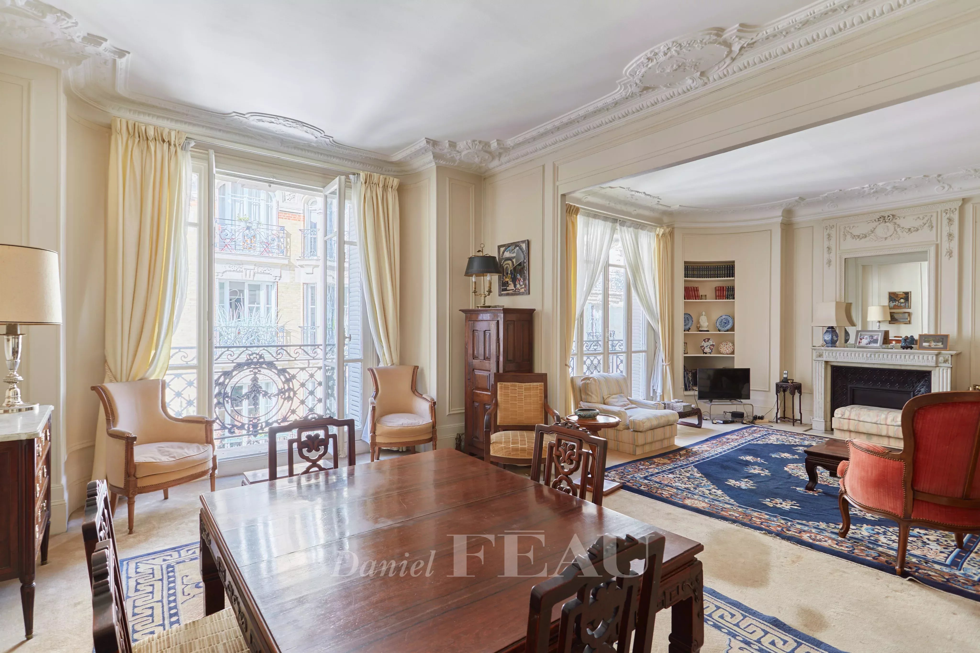 Neuilly-sur-Seine  -  A 4-bed family apartment