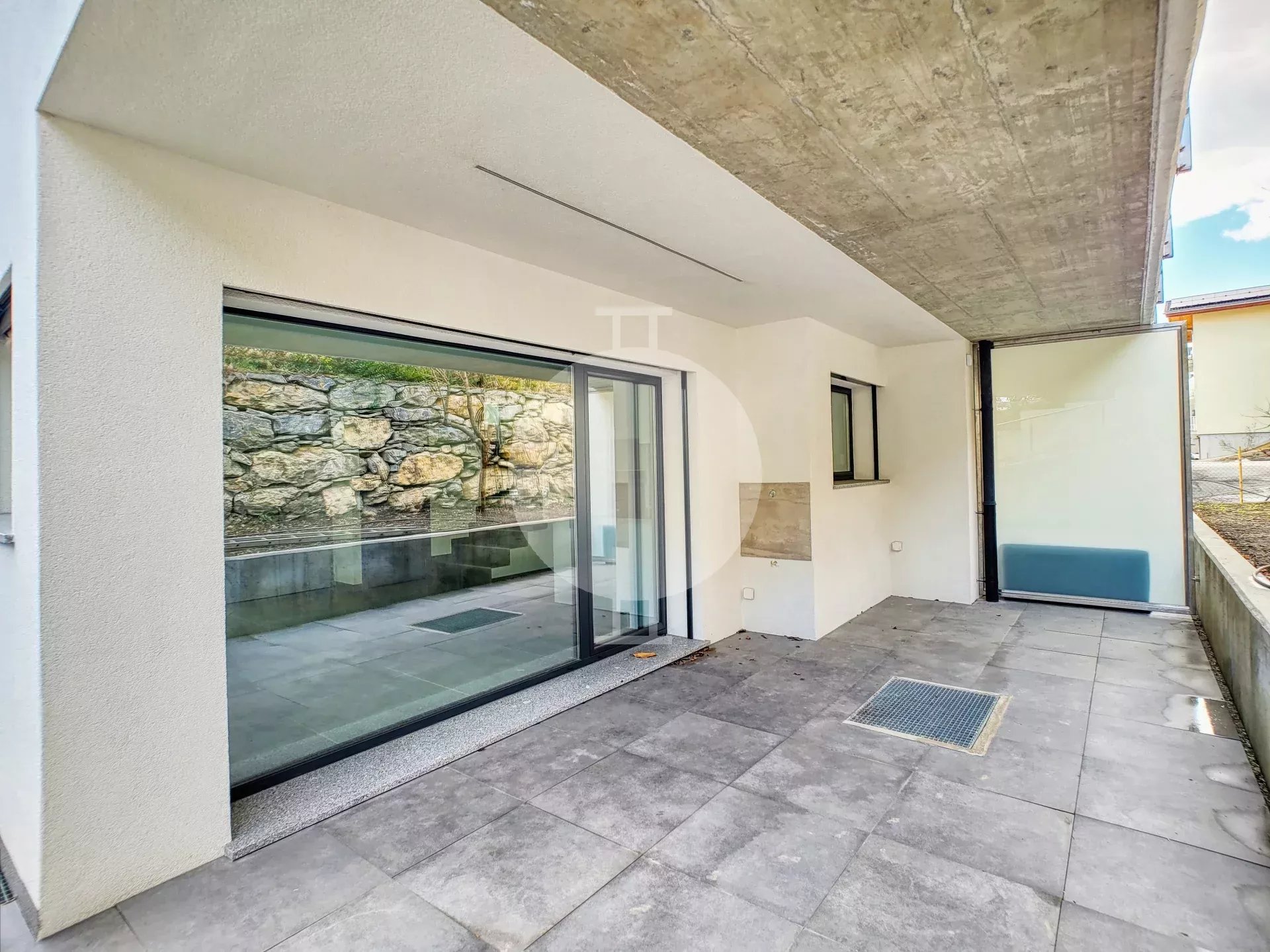 Superbe villa contemporaine et mitoyenne dans le village de Grimisuat - Photo 4