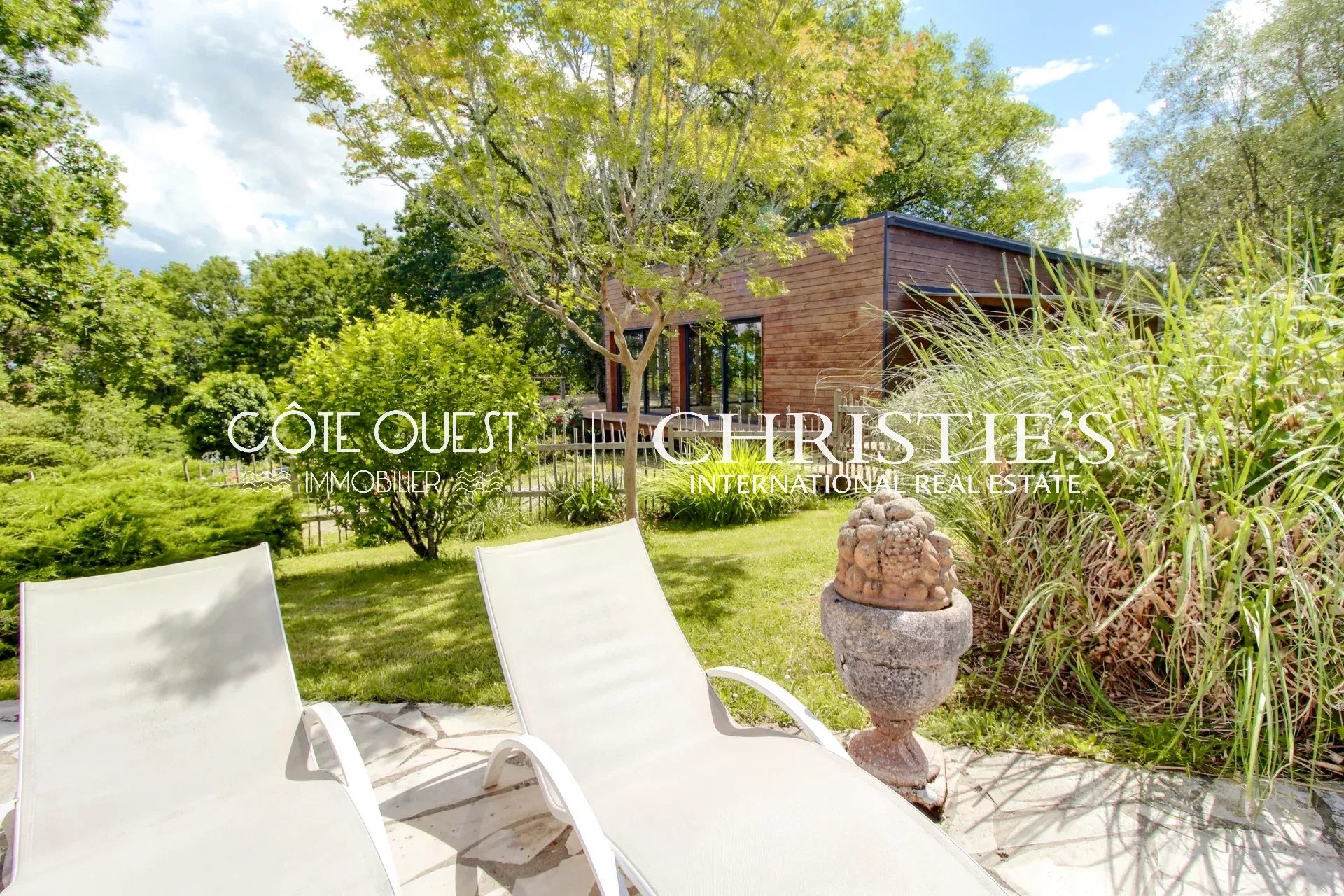 7 Bedroom Villa/Townhouse's Image 7