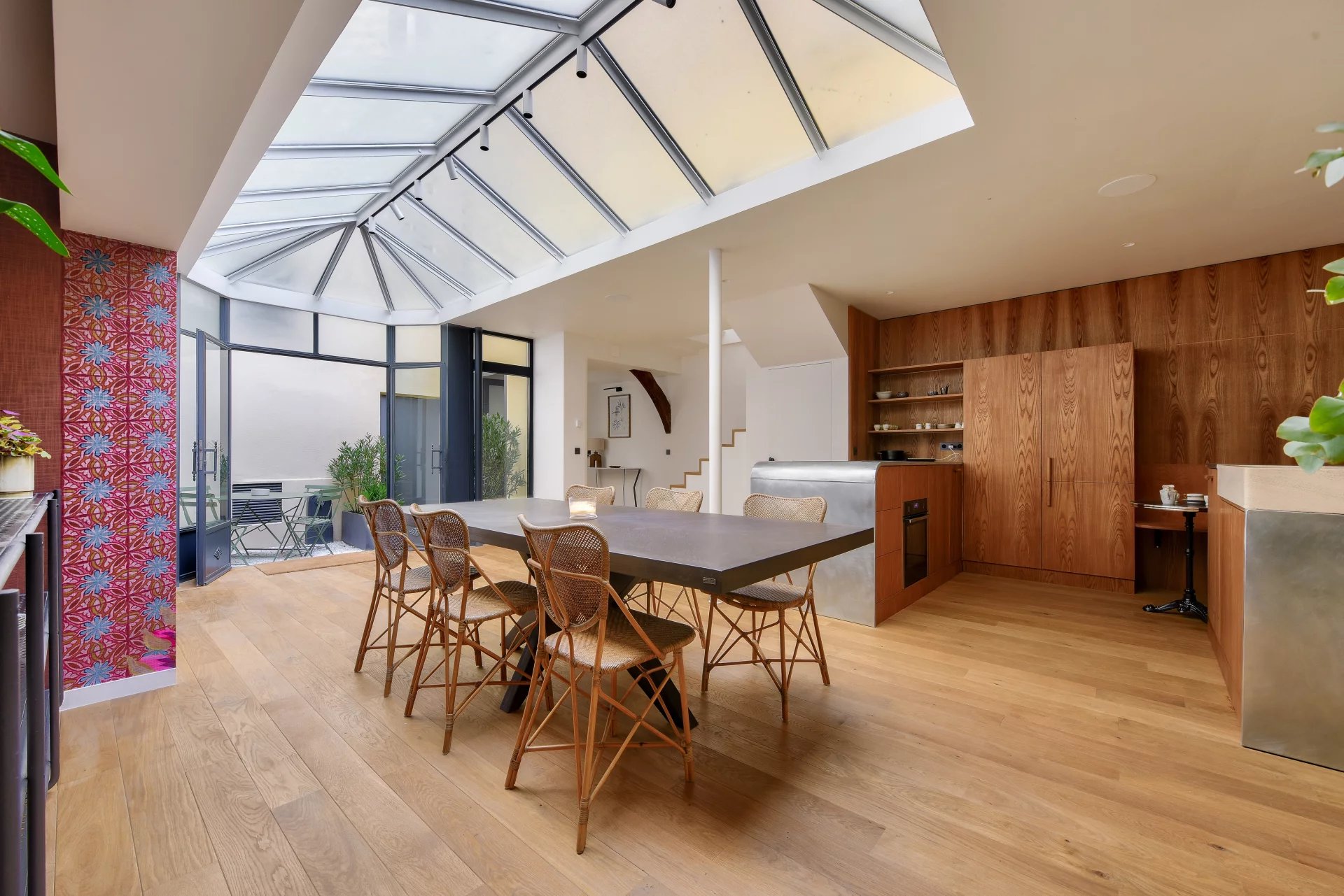 Rare – Odeon – Character House - Turnkey