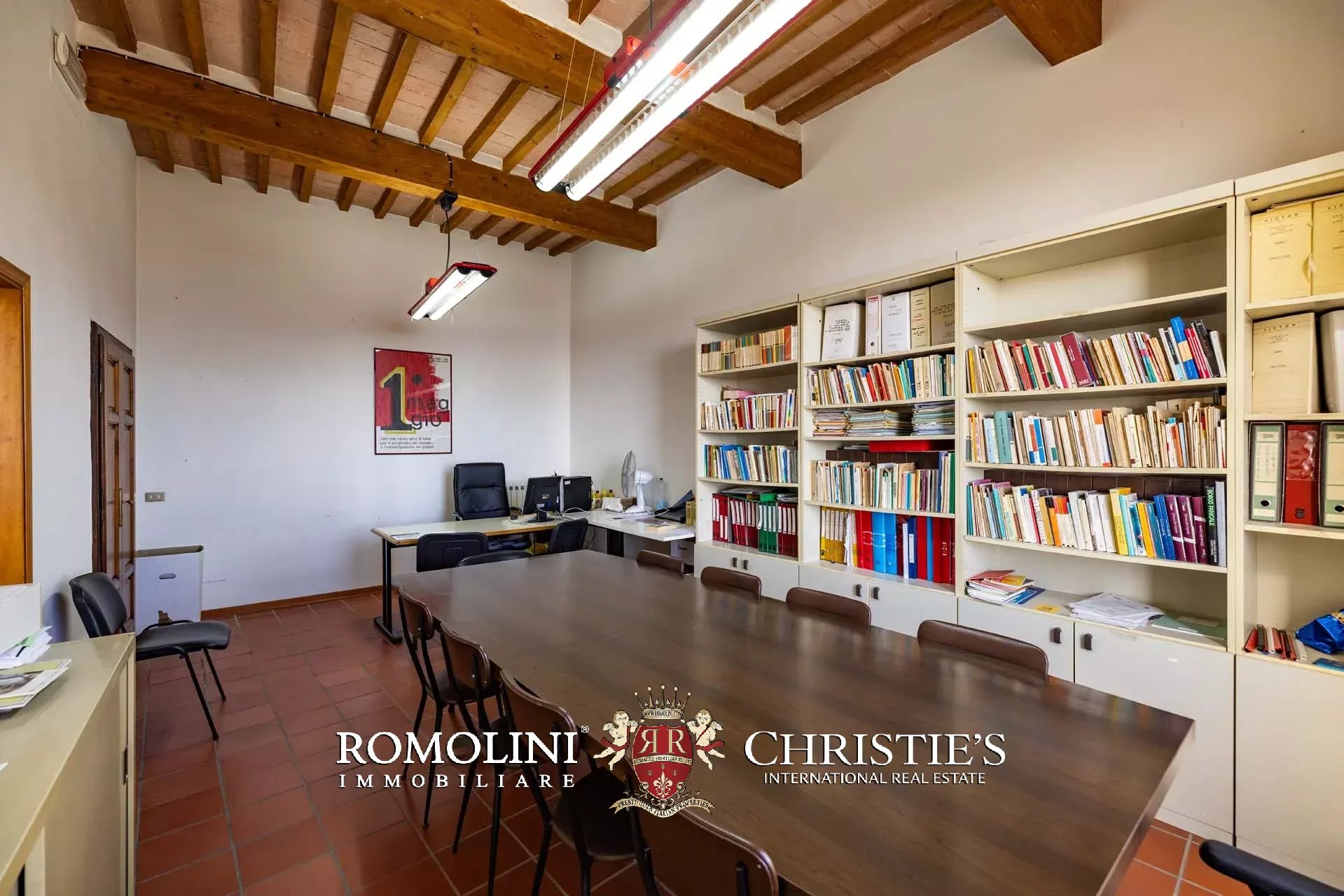 8 Bedroom Villa/Townhouse's Image 30