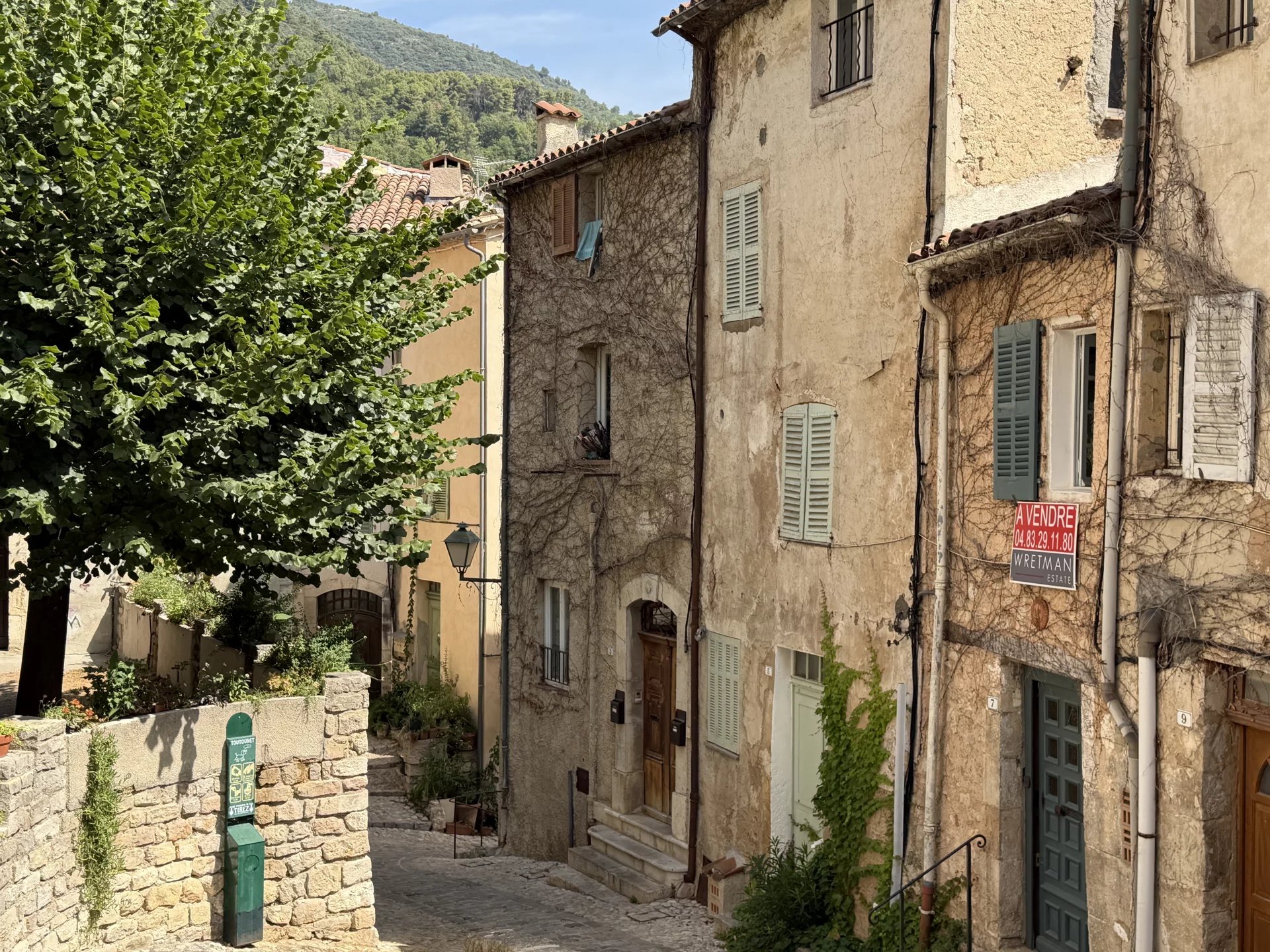 Charming village house with upper terrace with great views - SEILLANS
