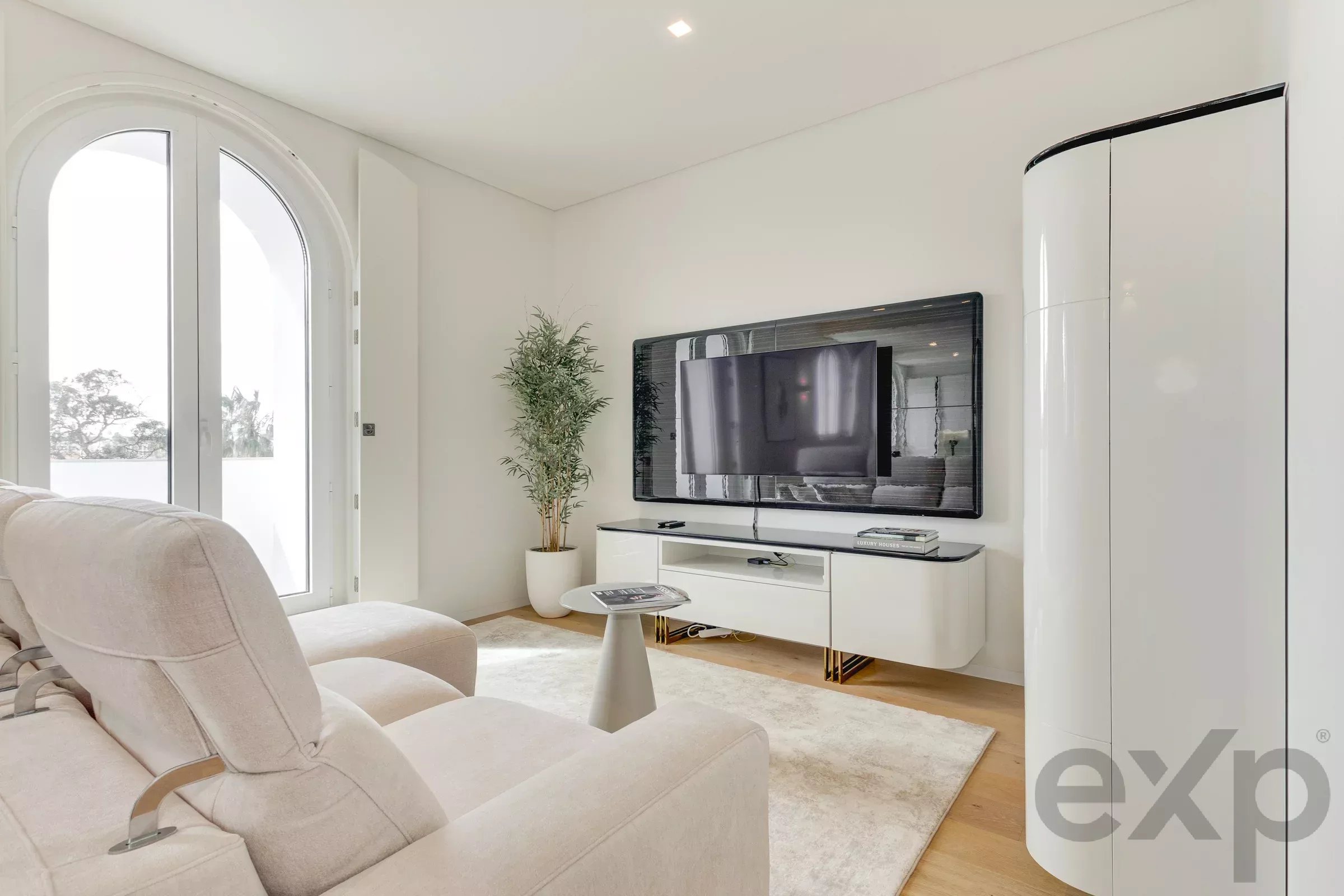 Duplex Apartment 86806328 image 3
