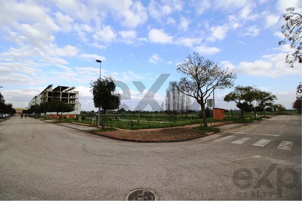 Lote de terreno para construção de moradia de 2 pisos + cave - Entroncamento