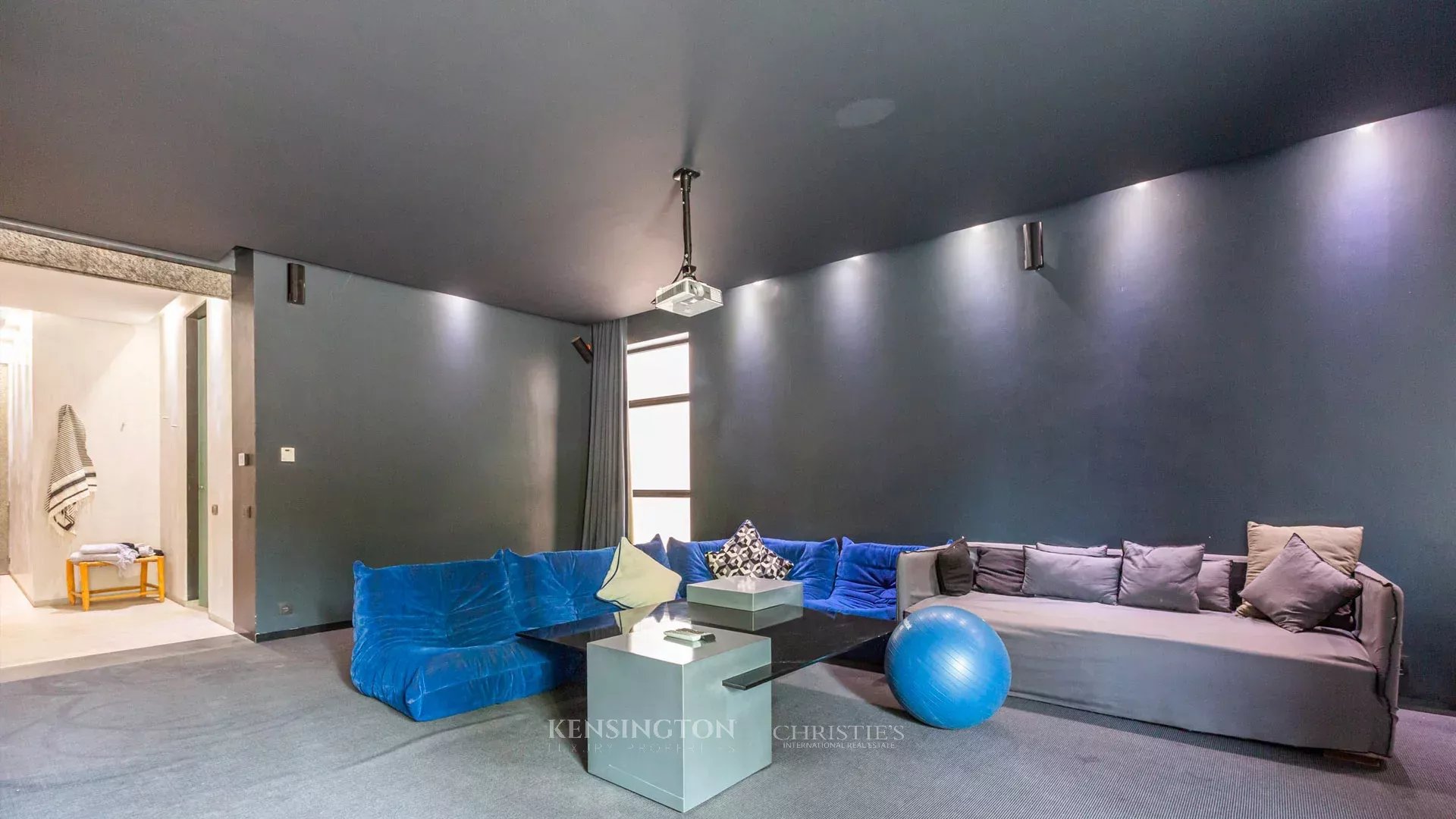 6 Bedroom Villa/Townhouse's Image 51