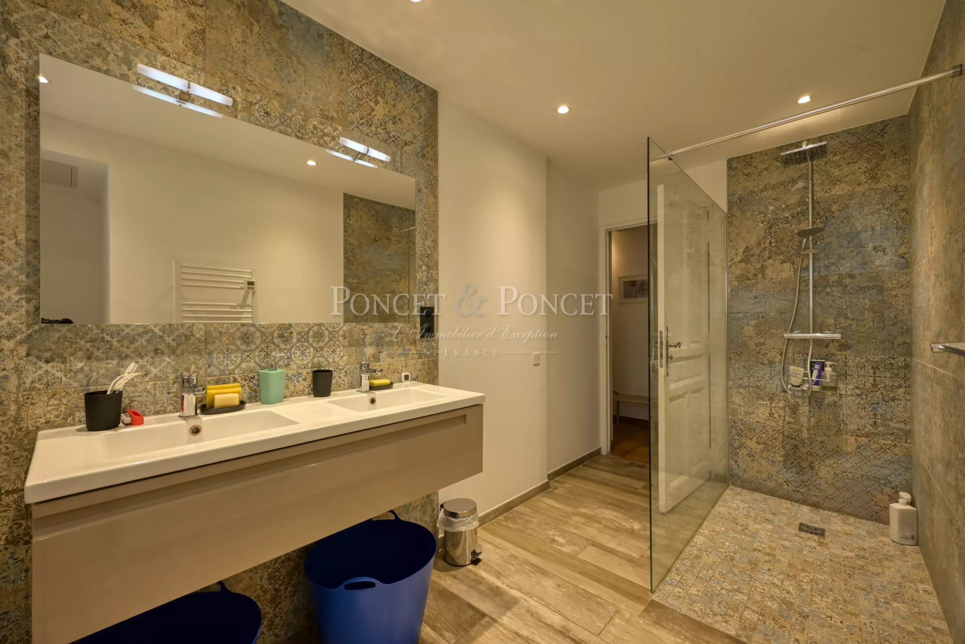 6 Bedroom Villa/Townhouse's Image 9