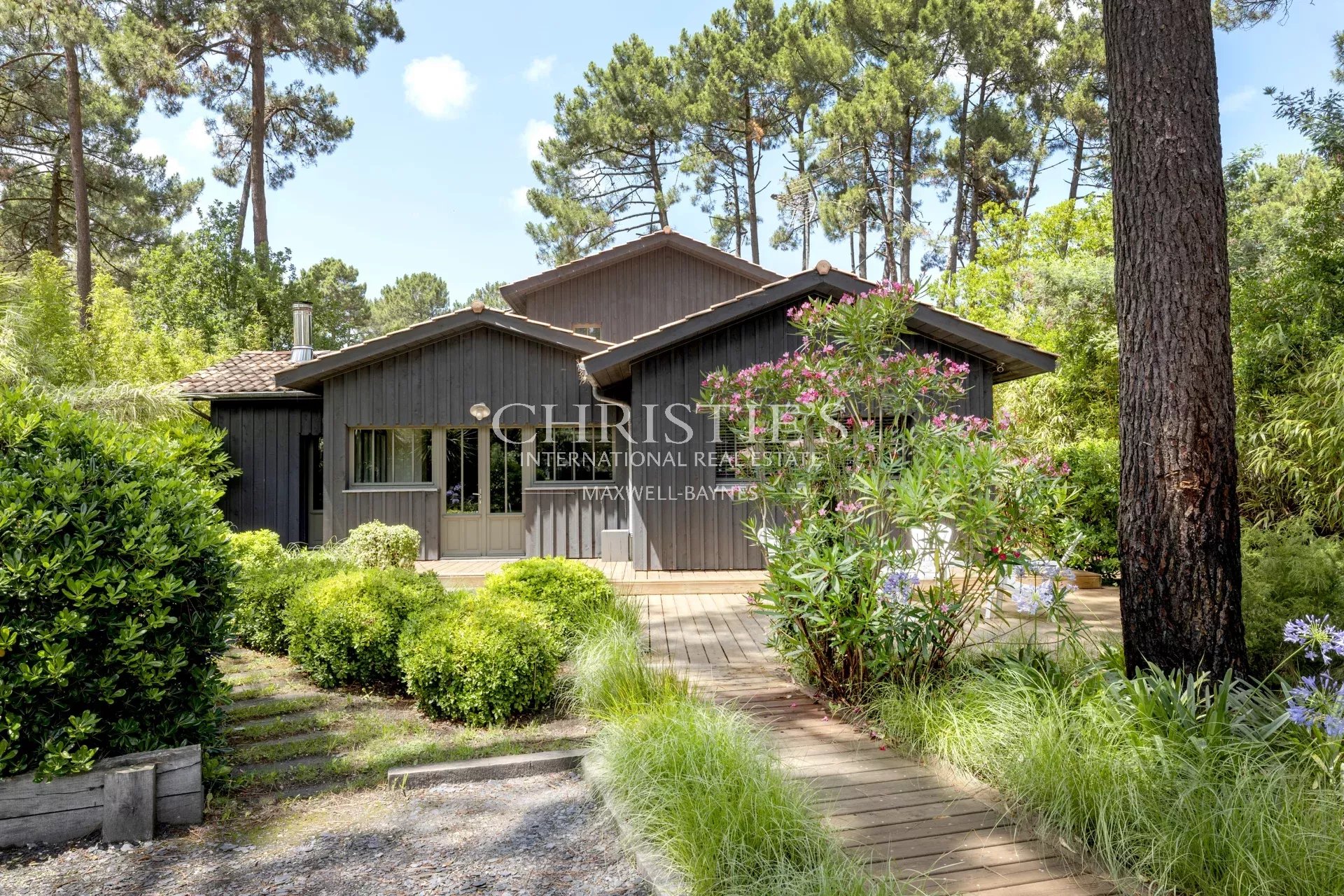 5 Bedroom Villa/Townhouse's Image 7