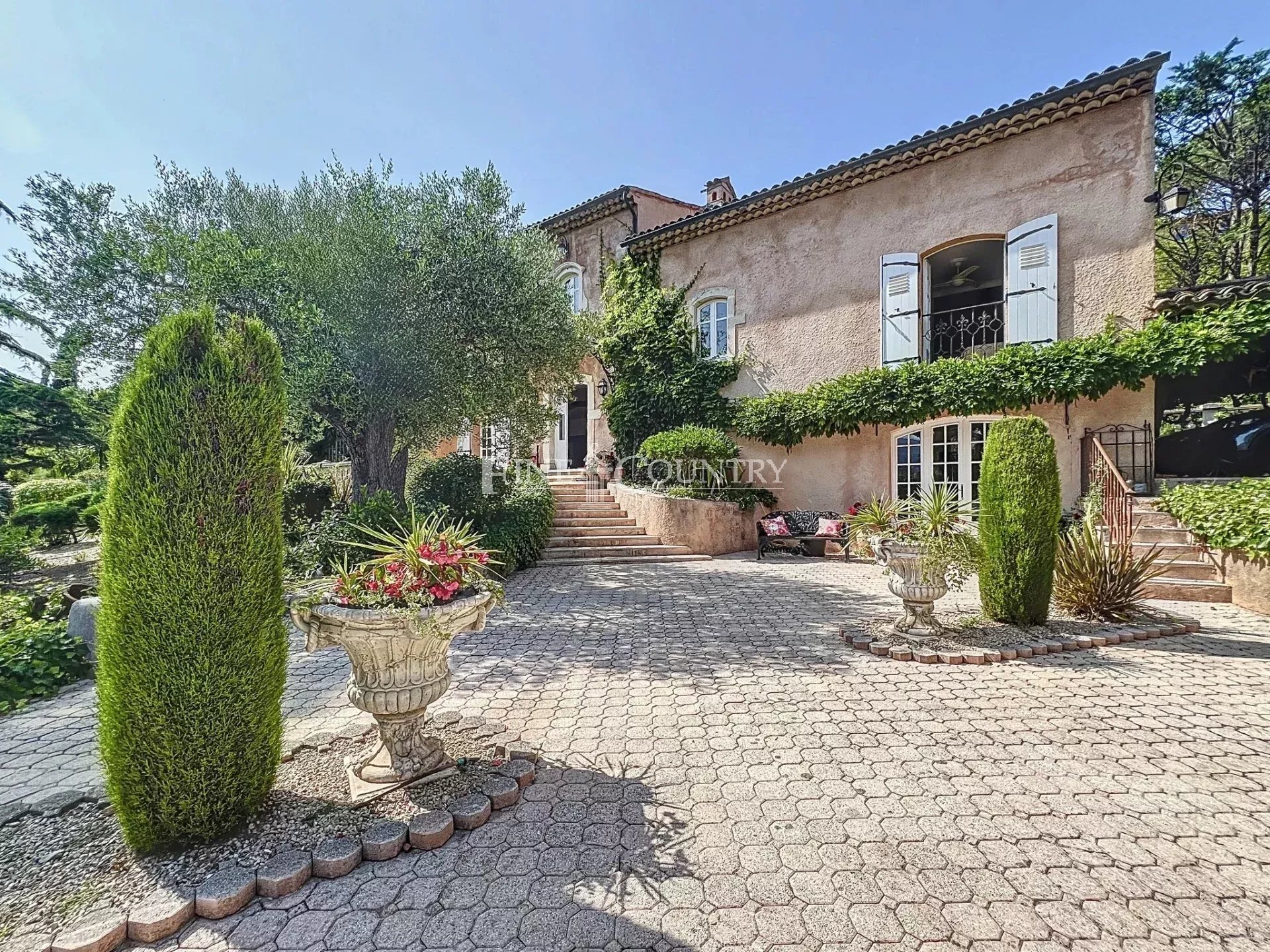 Photo of Provençal villa for sale in Auribeau-sur-Siagne