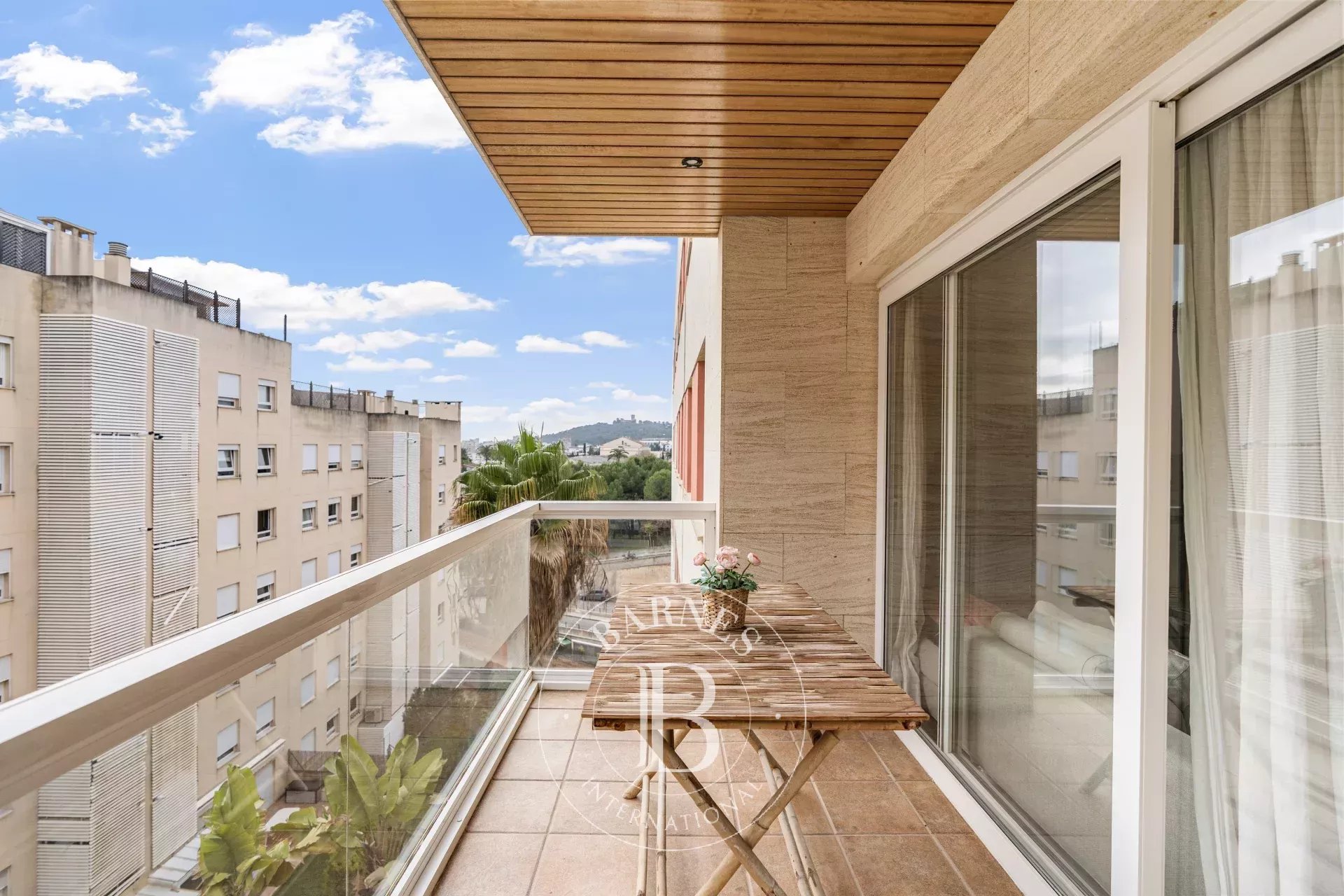 Bright South-Facing 3-Bedroom Apartment with Parking in Palma de Mallorca