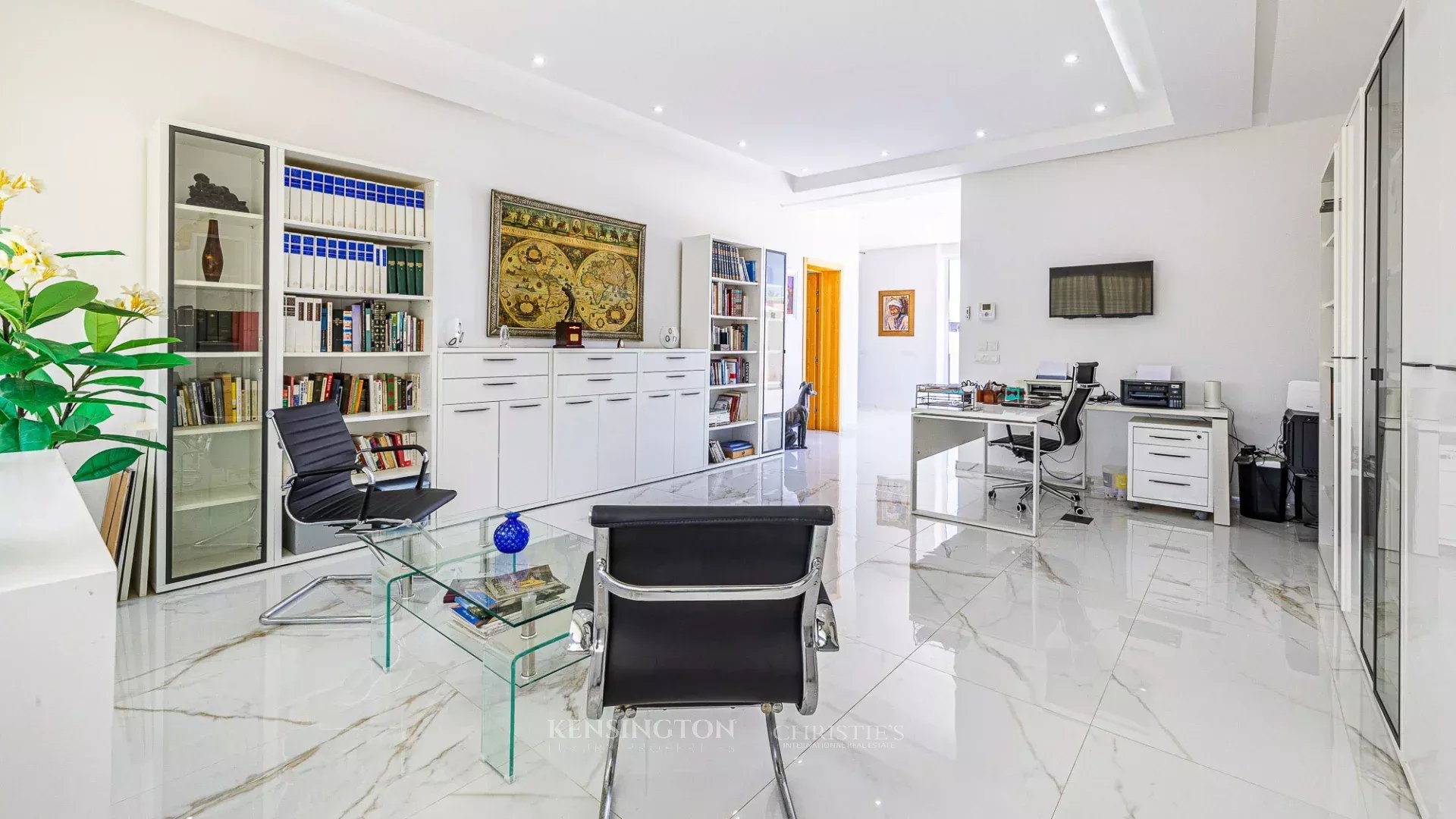 4 Bedroom Villa/Townhouse's Image 3