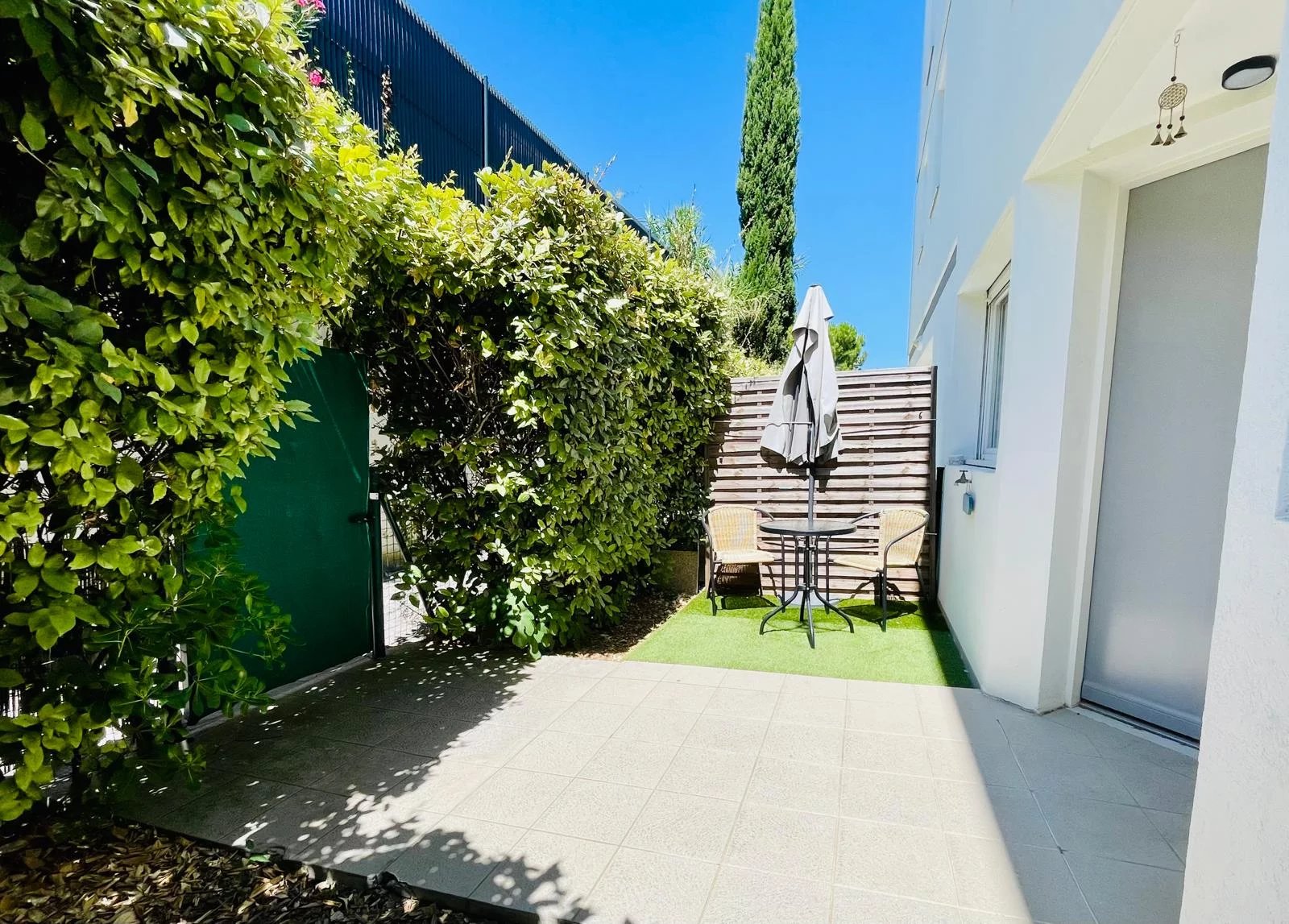 APPARTEMENT 2 PIECES - JARDIN et PARKING