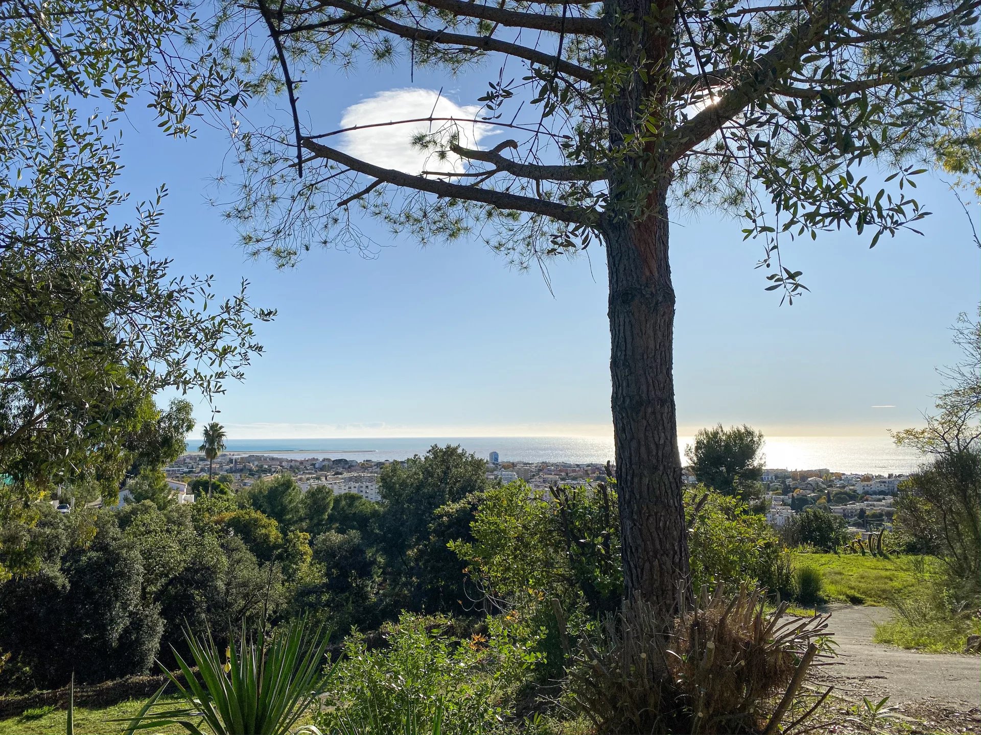 Land in Saint-Laurent-du-Var - view 1